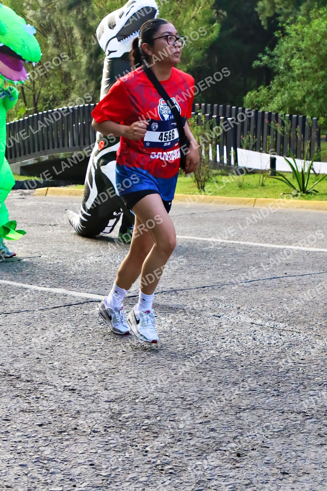 Foto de la CARRERA BIMBO GLOBAL RACE GUADALAJARA en Centro Comercial Andares, Blvd. Puerta de Hierro 4965, Zapopan a las 07:44 · dorsal 4566