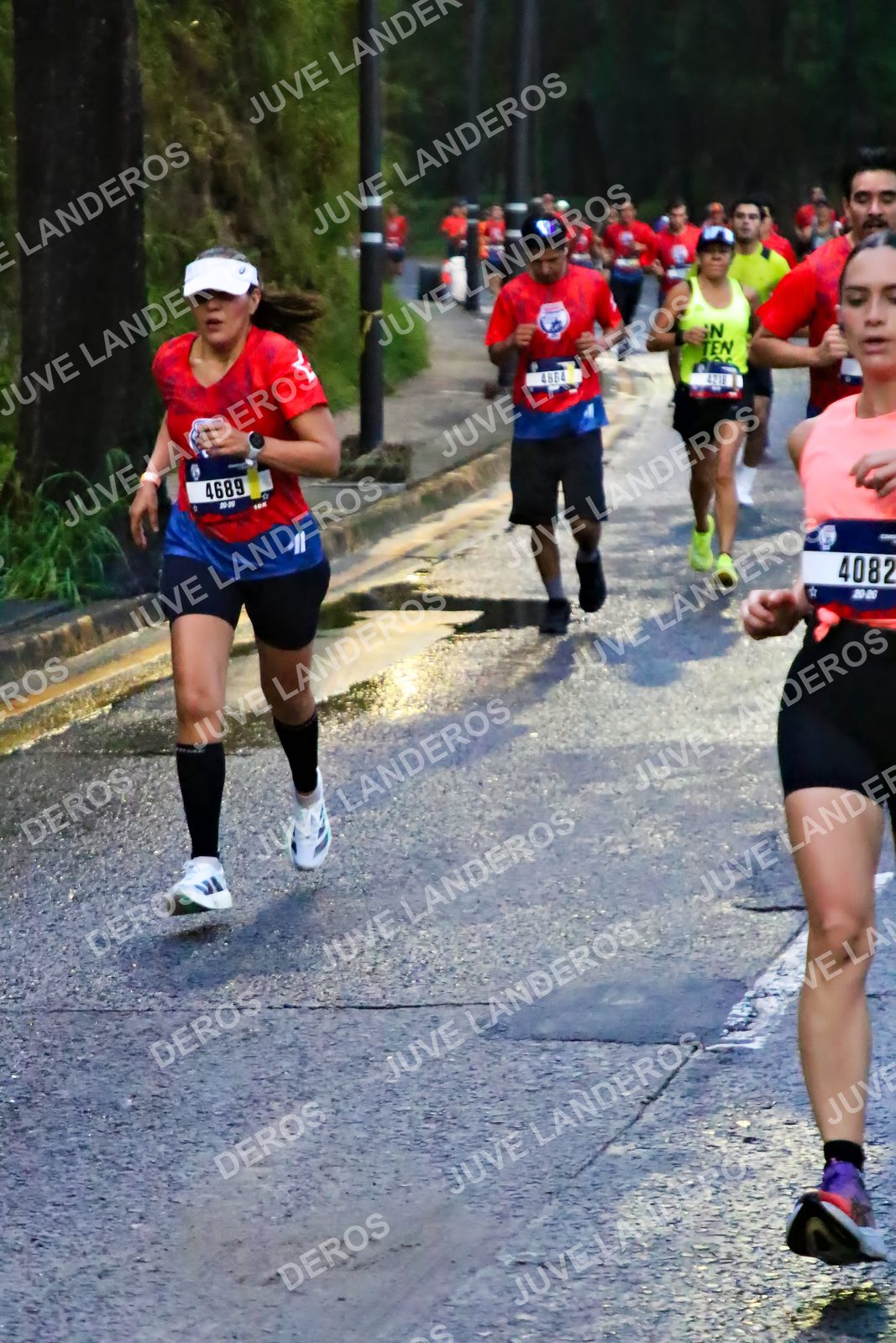 Foto de la CARRERA BIMBO GLOBAL RACE GUADALAJARA en Centro Comercial Andares, Blvd. Puerta de Hierro 4965, Zapopan a las 06:38 · dorsal 4082, 4689, 4864