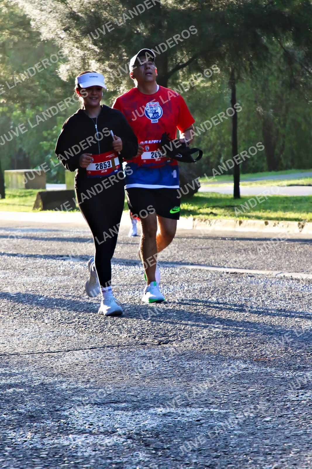 Foto de la CARRERA BIMBO GLOBAL RACE GUADALAJARA en Centro Comercial Andares, Blvd. Puerta de Hierro 4965, Zapopan a las 07:26 · dorsal 2853, 2852