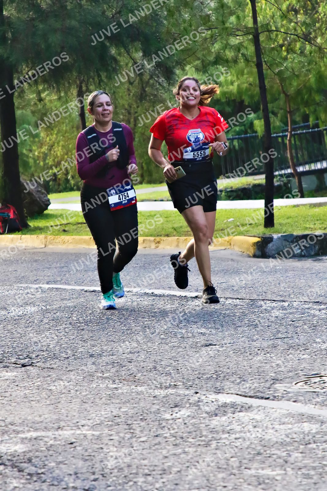 Foto de la CARRERA BIMBO GLOBAL RACE GUADALAJARA en Centro Comercial Andares, Blvd. Puerta de Hierro 4965, Zapopan a las 07:42 · dorsal 4754, 5555
