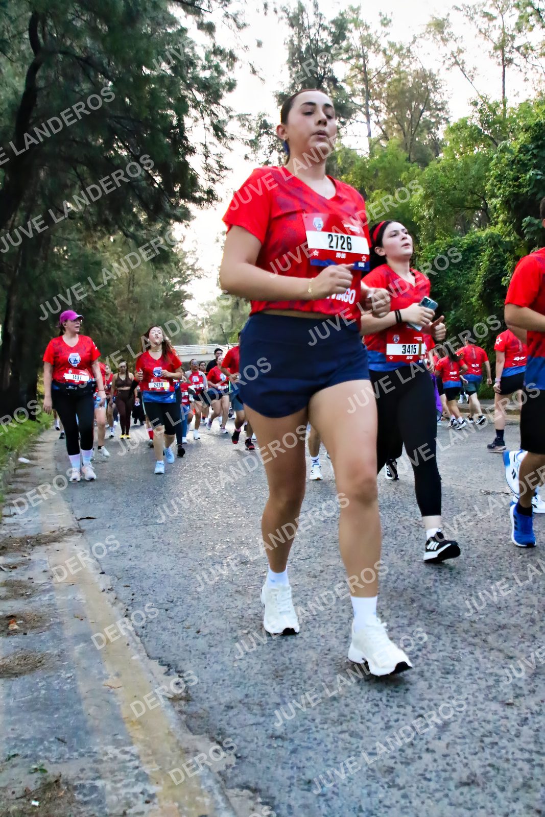 Foto de la CARRERA BIMBO GLOBAL RACE GUADALAJARA en Centro Comercial Andares, Blvd. Puerta de Hierro 4965, Zapopan a las 07:02 · dorsal 2726, 3415, 2438