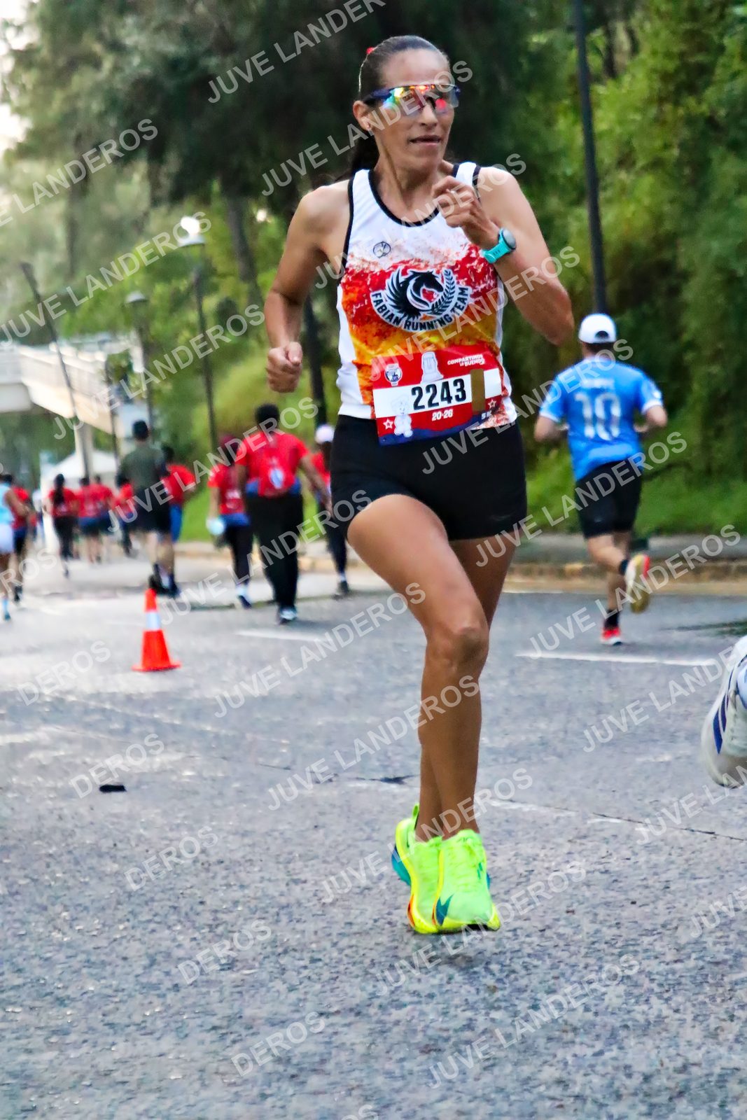 Foto de la CARRERA BIMBO GLOBAL RACE GUADALAJARA en Centro Comercial Andares, Blvd. Puerta de Hierro 4965, Zapopan a las 04:56 · dorsal 2243, 10