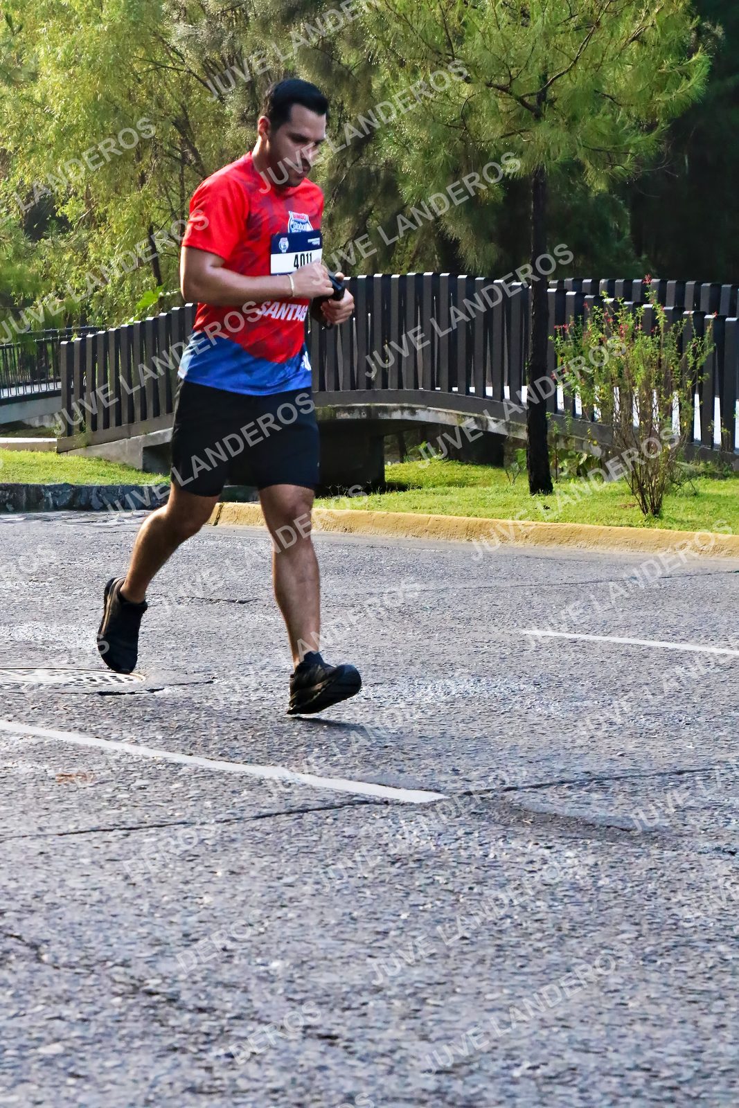 Foto de la CARRERA BIMBO GLOBAL RACE GUADALAJARA en Centro Comercial Andares, Blvd. Puerta de Hierro 4965, Zapopan a las 07:38 · dorsal 4011