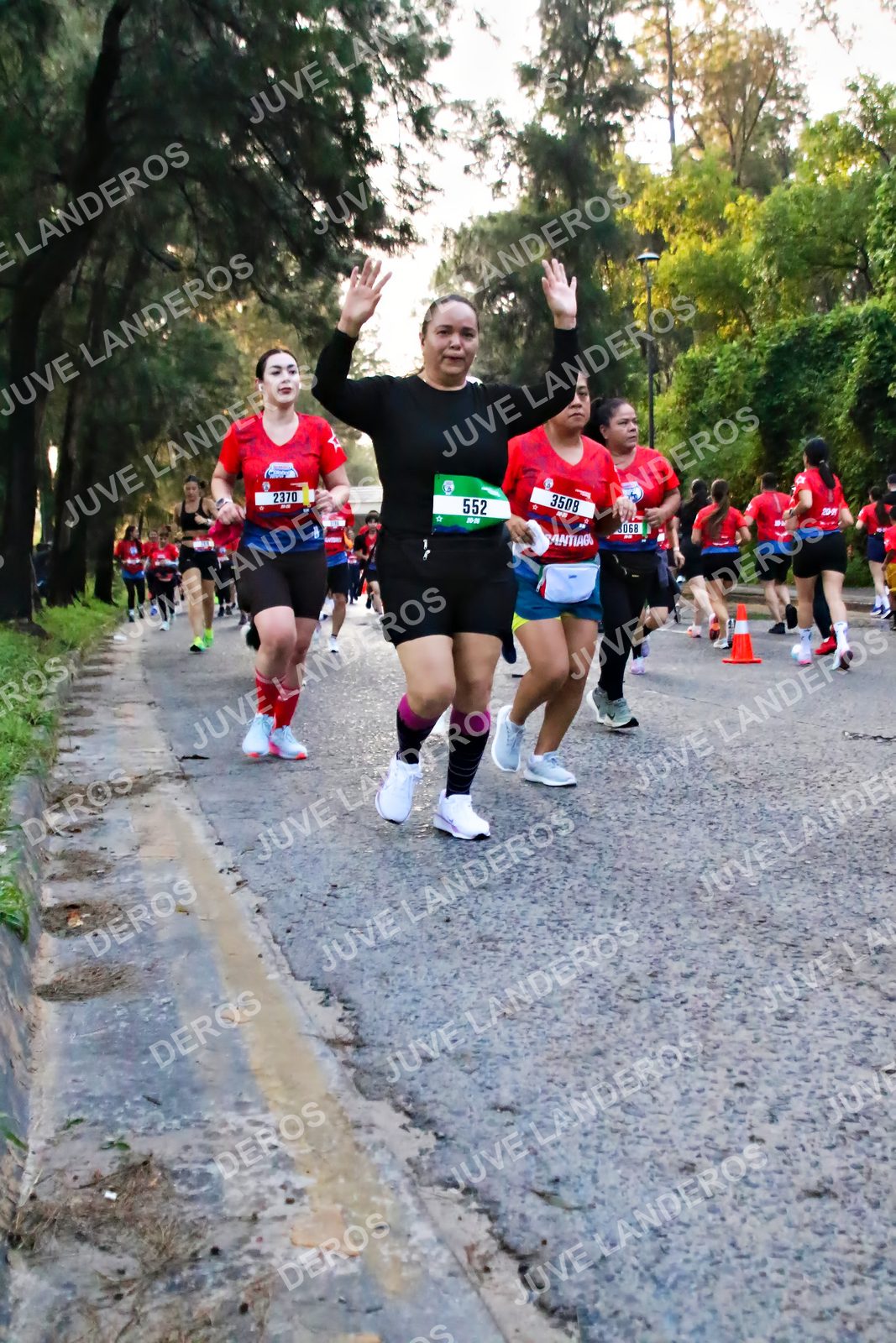 Foto de la CARRERA BIMBO GLOBAL RACE GUADALAJARA en Centro Comercial Andares, Blvd. Puerta de Hierro 4965, Zapopan a las 06:58 · dorsal 552, 3508, 2370, 68
