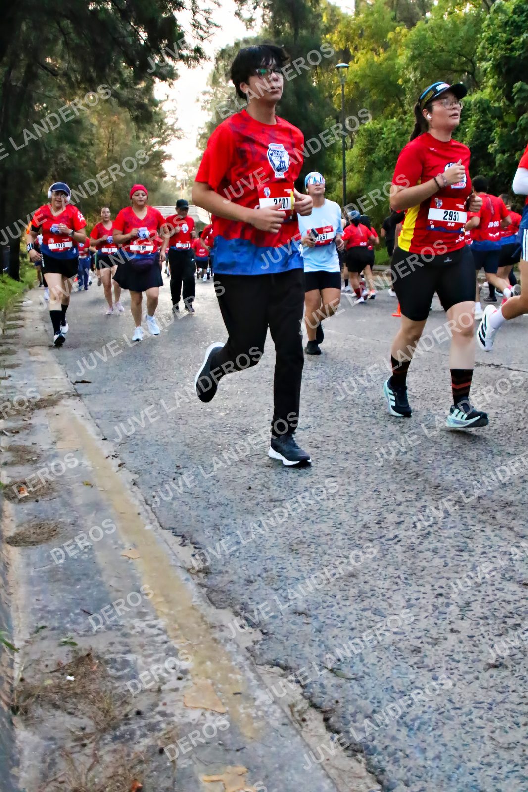 Foto de la CARRERA BIMBO GLOBAL RACE GUADALAJARA en Centro Comercial Andares, Blvd. Puerta de Hierro 4965, Zapopan a las 06:56 · dorsal 2931, 1905