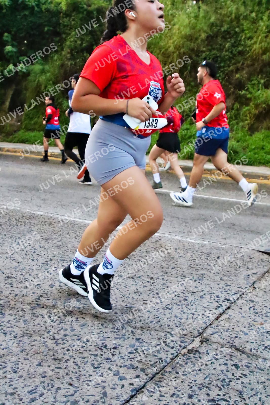 Foto de la CARRERA BIMBO GLOBAL RACE GUADALAJARA en Centro Comercial Andares, Blvd. Puerta de Hierro 4965, Zapopan a las 06:54 · dorsal 1343
