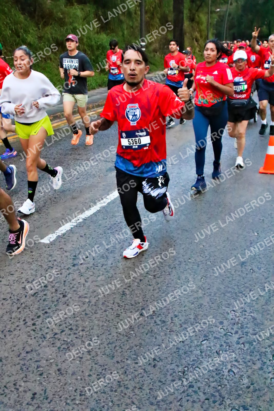 Foto de la CARRERA BIMBO GLOBAL RACE GUADALAJARA en Centro Comercial Andares, Blvd. Puerta de Hierro 4965, Zapopan a las 04:48 · dorsal 5360, 4652