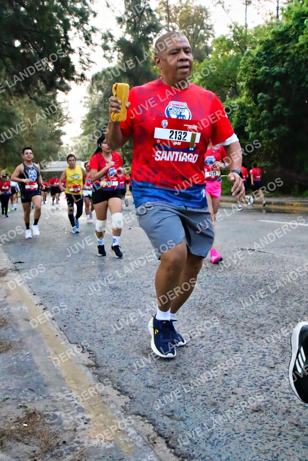 Foto de la CARRERA BIMBO GLOBAL RACE GUADALAJARA en Centro Comercial Andares, Blvd. Puerta de Hierro 4965, Zapopan a las 06:55 · dorsal 2132, 2617, 1623