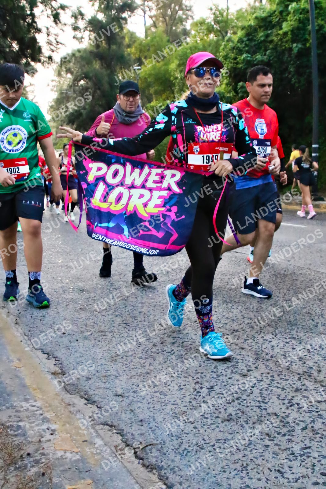 Foto de la CARRERA BIMBO GLOBAL RACE GUADALAJARA en Centro Comercial Andares, Blvd. Puerta de Hierro 4965, Zapopan a las 07:00 · dorsal 4050, 1902, 1949