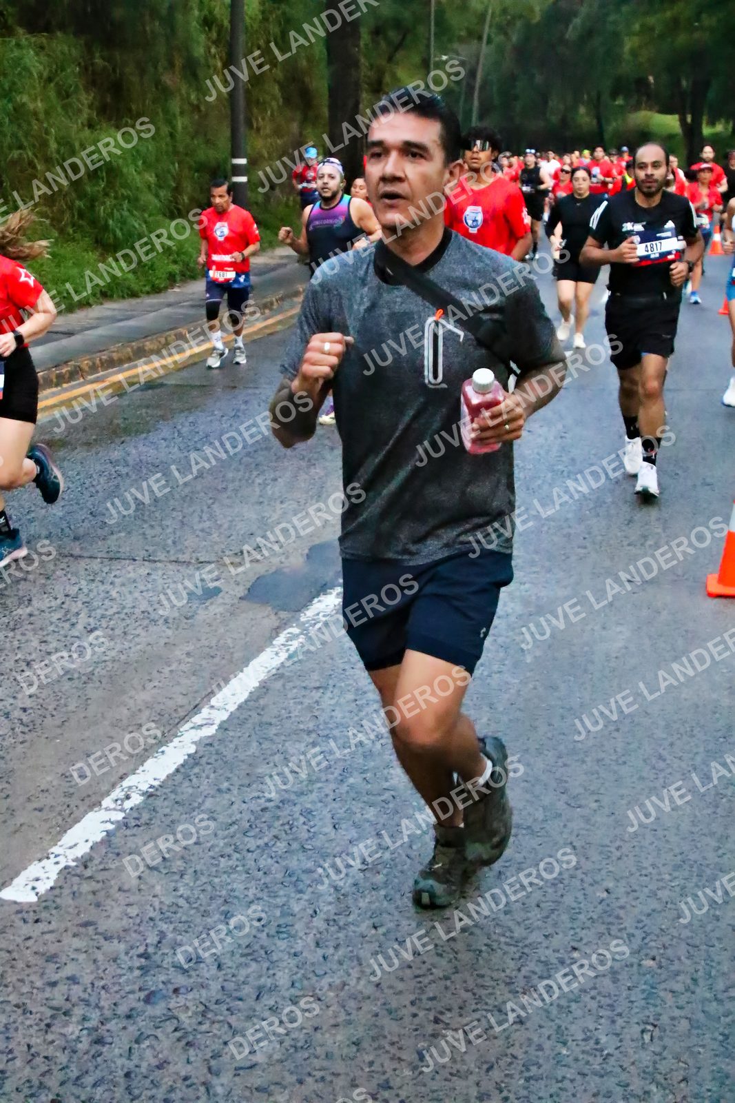 Foto de la CARRERA BIMBO GLOBAL RACE GUADALAJARA en Centro Comercial Andares, Blvd. Puerta de Hierro 4965, Zapopan a las 06:41 · dorsal 4817