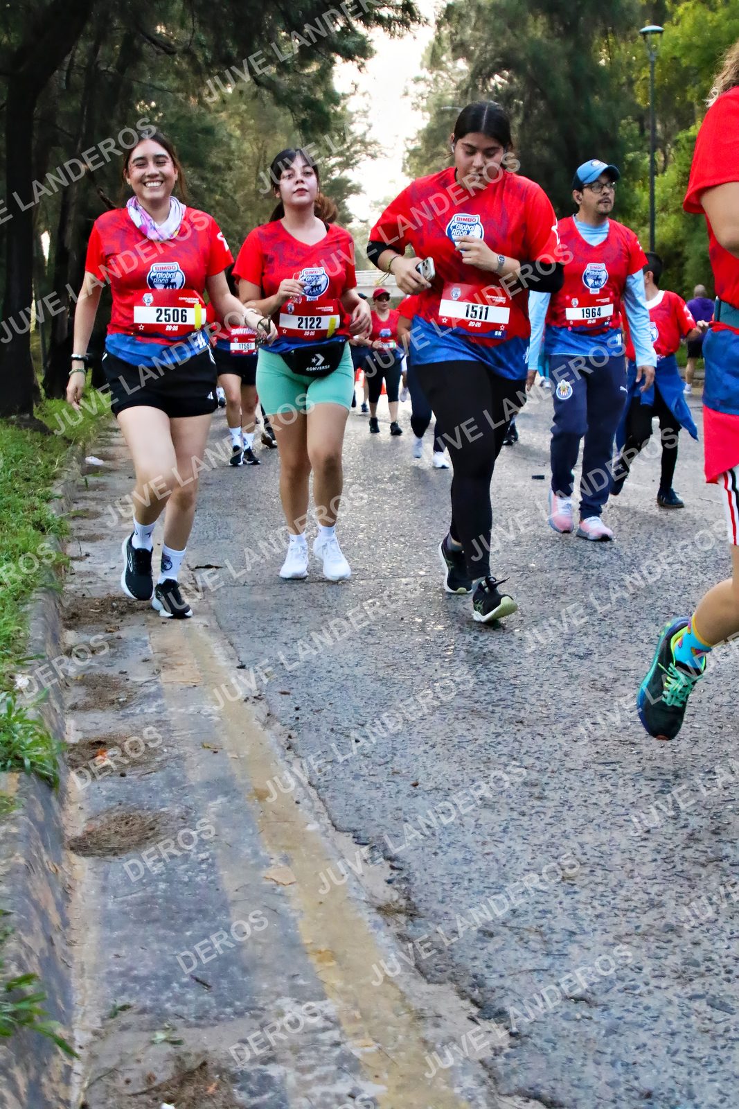 Foto de la CARRERA BIMBO GLOBAL RACE GUADALAJARA en Centro Comercial Andares, Blvd. Puerta de Hierro 4965, Zapopan a las 07:04 · dorsal 2506, 2122, 1511, 1964
