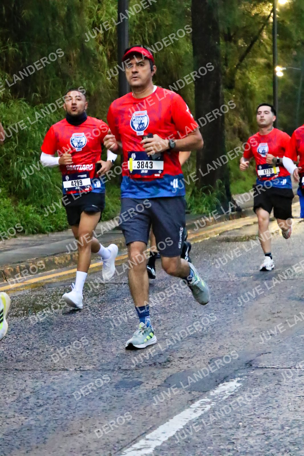 Foto de la CARRERA BIMBO GLOBAL RACE GUADALAJARA en Centro Comercial Andares, Blvd. Puerta de Hierro 4965, Zapopan a las 06:39 · dorsal 3843, 4299, 4770