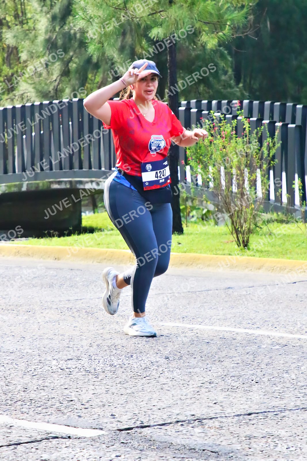 Foto de la CARRERA BIMBO GLOBAL RACE GUADALAJARA en Centro Comercial Andares, Blvd. Puerta de Hierro 4965, Zapopan a las 07:47 · dorsal 4247