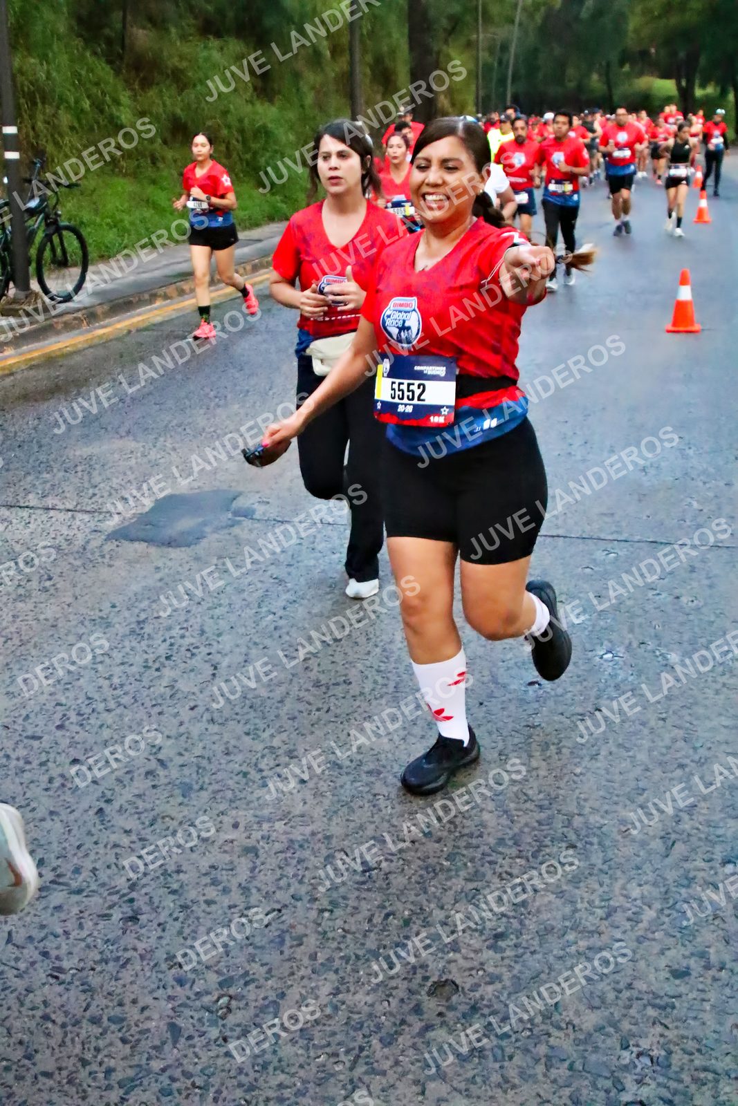 Foto de la CARRERA BIMBO GLOBAL RACE GUADALAJARA en Centro Comercial Andares, Blvd. Puerta de Hierro 4965, Zapopan a las 04:49 · dorsal 5552