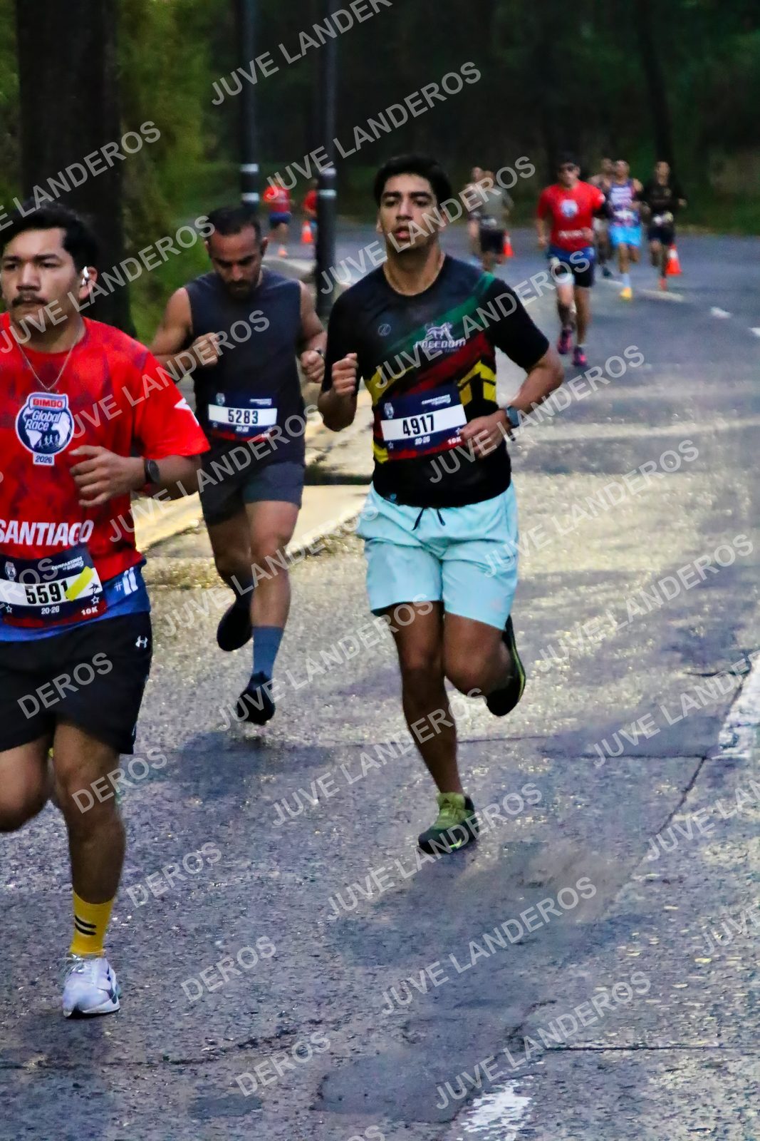 Foto de la CARRERA BIMBO GLOBAL RACE GUADALAJARA en Centro Comercial Andares, Blvd. Puerta de Hierro 4965, Zapopan a las 06:36 · dorsal 4917, 5283, 5591