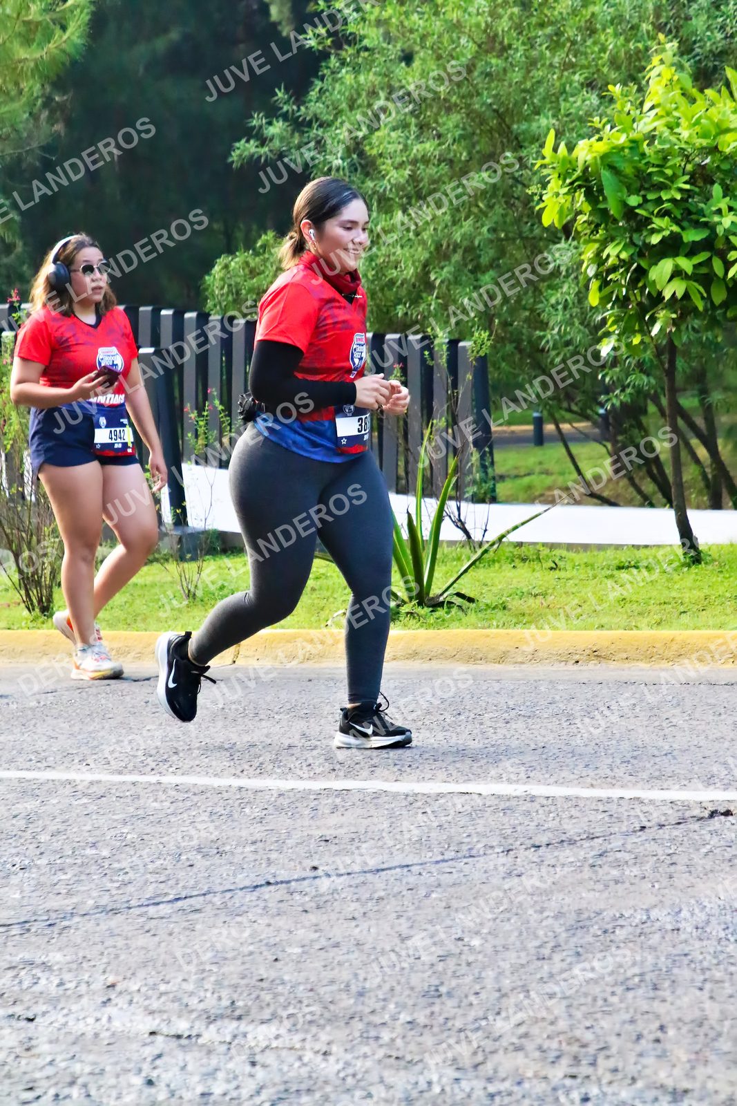 Foto de la CARRERA BIMBO GLOBAL RACE GUADALAJARA en Centro Comercial Andares, Blvd. Puerta de Hierro 4965, Zapopan a las 07:44 · dorsal 4942, 38