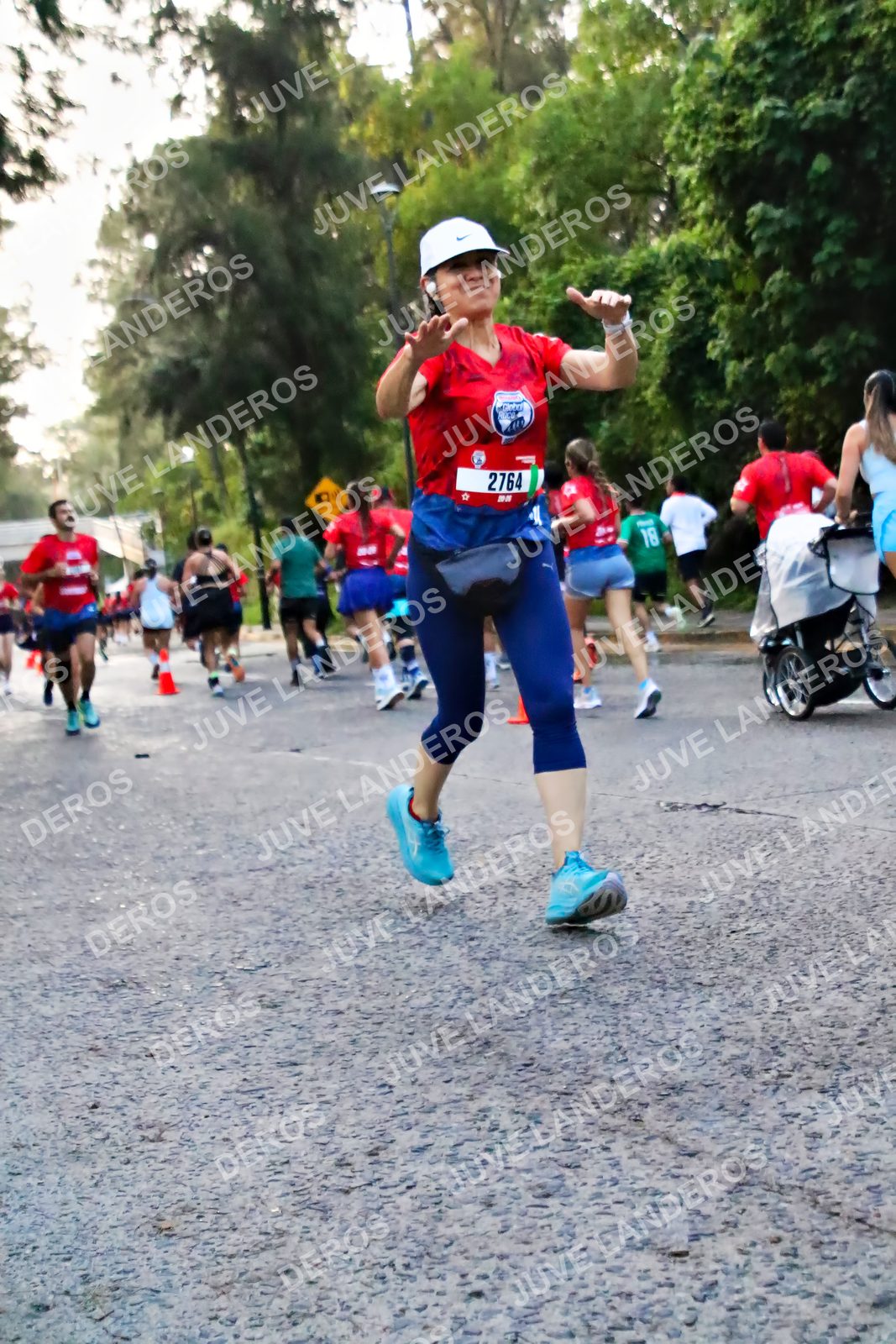 Foto de la CARRERA BIMBO GLOBAL RACE GUADALAJARA en Centro Comercial Andares, Blvd. Puerta de Hierro 4965, Zapopan a las 04:59 · dorsal 2764, 18