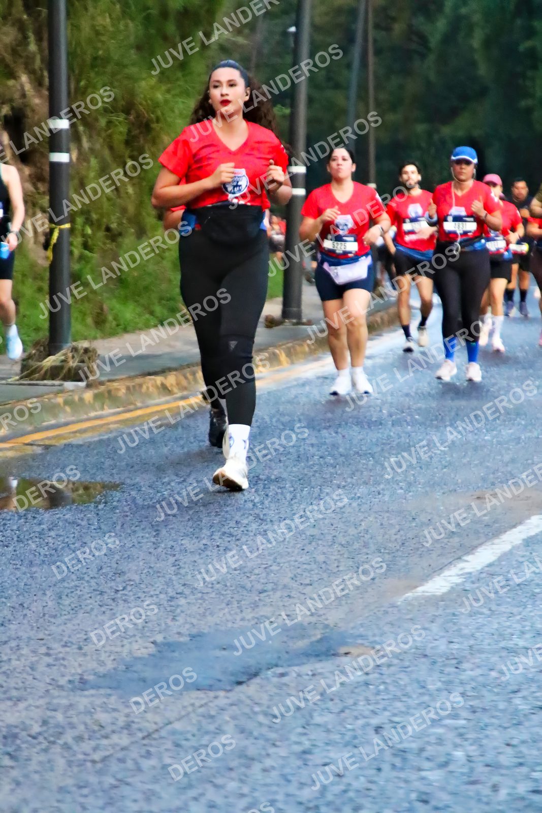 Foto de la CARRERA BIMBO GLOBAL RACE GUADALAJARA en Centro Comercial Andares, Blvd. Puerta de Hierro 4965, Zapopan a las 04:52 · dorsal 5225