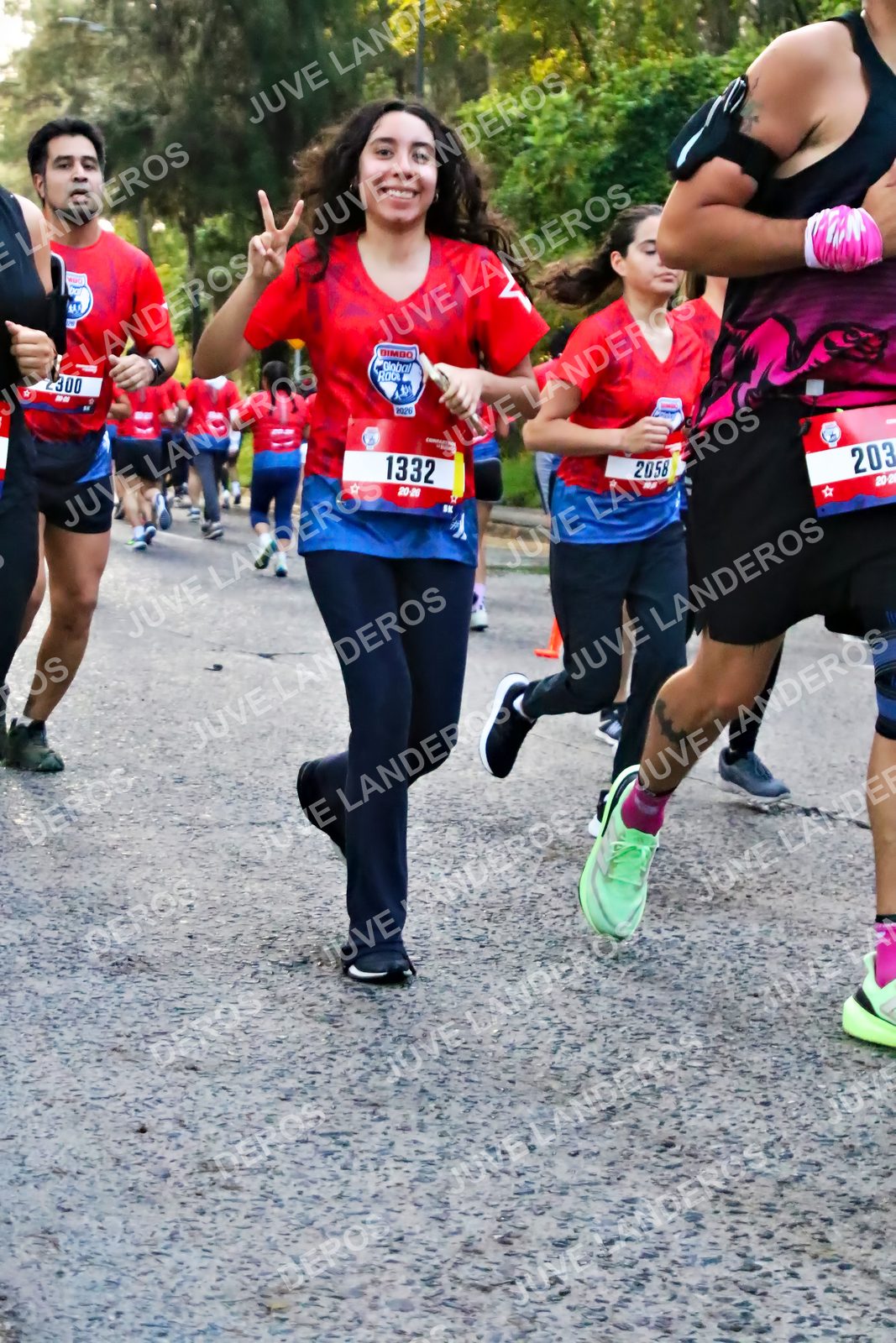 Foto de la CARRERA BIMBO GLOBAL RACE GUADALAJARA en Centro Comercial Andares, Blvd. Puerta de Hierro 4965, Zapopan a las 06:58 · dorsal 1332, 2058, 203, 200