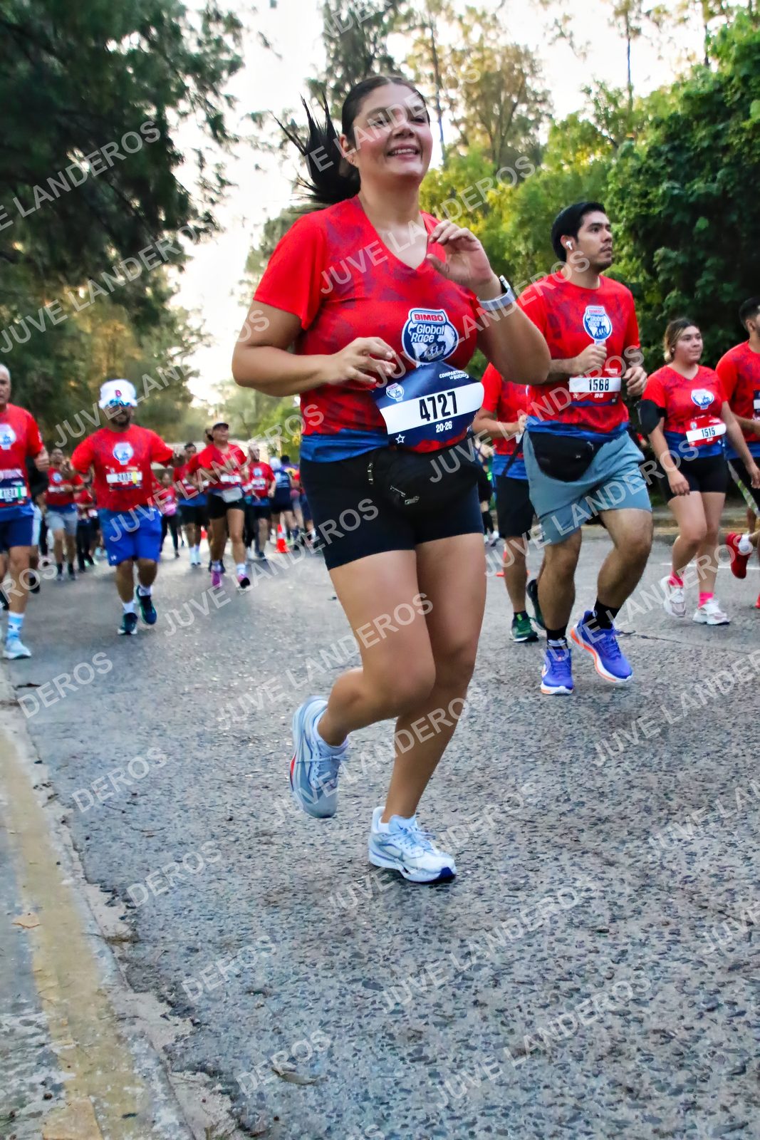 Foto de la CARRERA BIMBO GLOBAL RACE GUADALAJARA en Centro Comercial Andares, Blvd. Puerta de Hierro 4965, Zapopan a las 06:58 · dorsal 4727, 1568, 1515