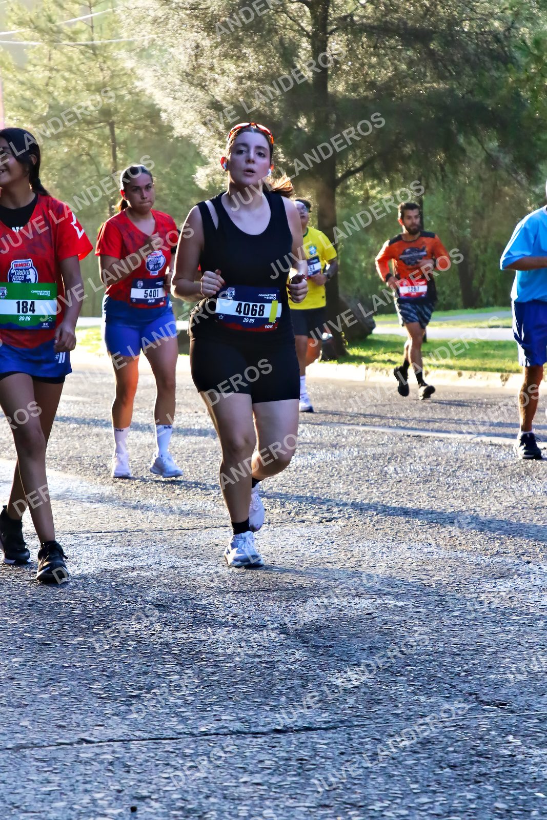Foto de la CARRERA BIMBO GLOBAL RACE GUADALAJARA en Centro Comercial Andares, Blvd. Puerta de Hierro 4965, Zapopan a las 07:22 · dorsal 184, 4068, 5401