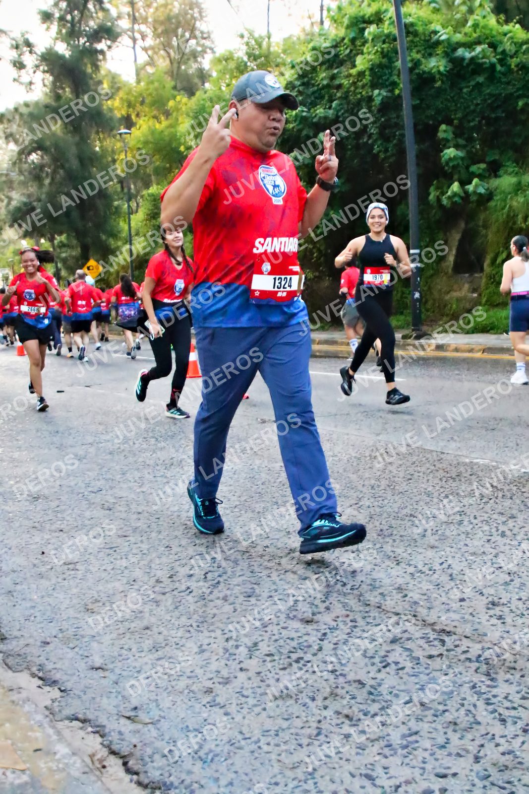 Foto de la CARRERA BIMBO GLOBAL RACE GUADALAJARA en Centro Comercial Andares, Blvd. Puerta de Hierro 4965, Zapopan a las 06:56 · dorsal 1324, 1970