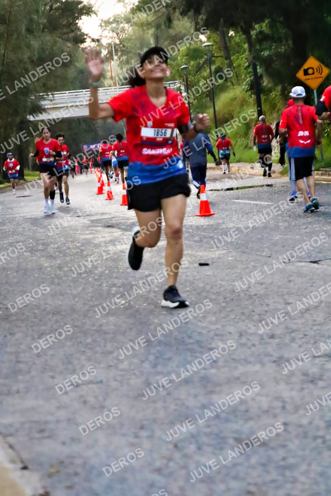 Foto de la CARRERA BIMBO GLOBAL RACE GUADALAJARA en Centro Comercial Andares, Blvd. Puerta de Hierro 4965, Zapopan a las 04:57 · dorsal 1856