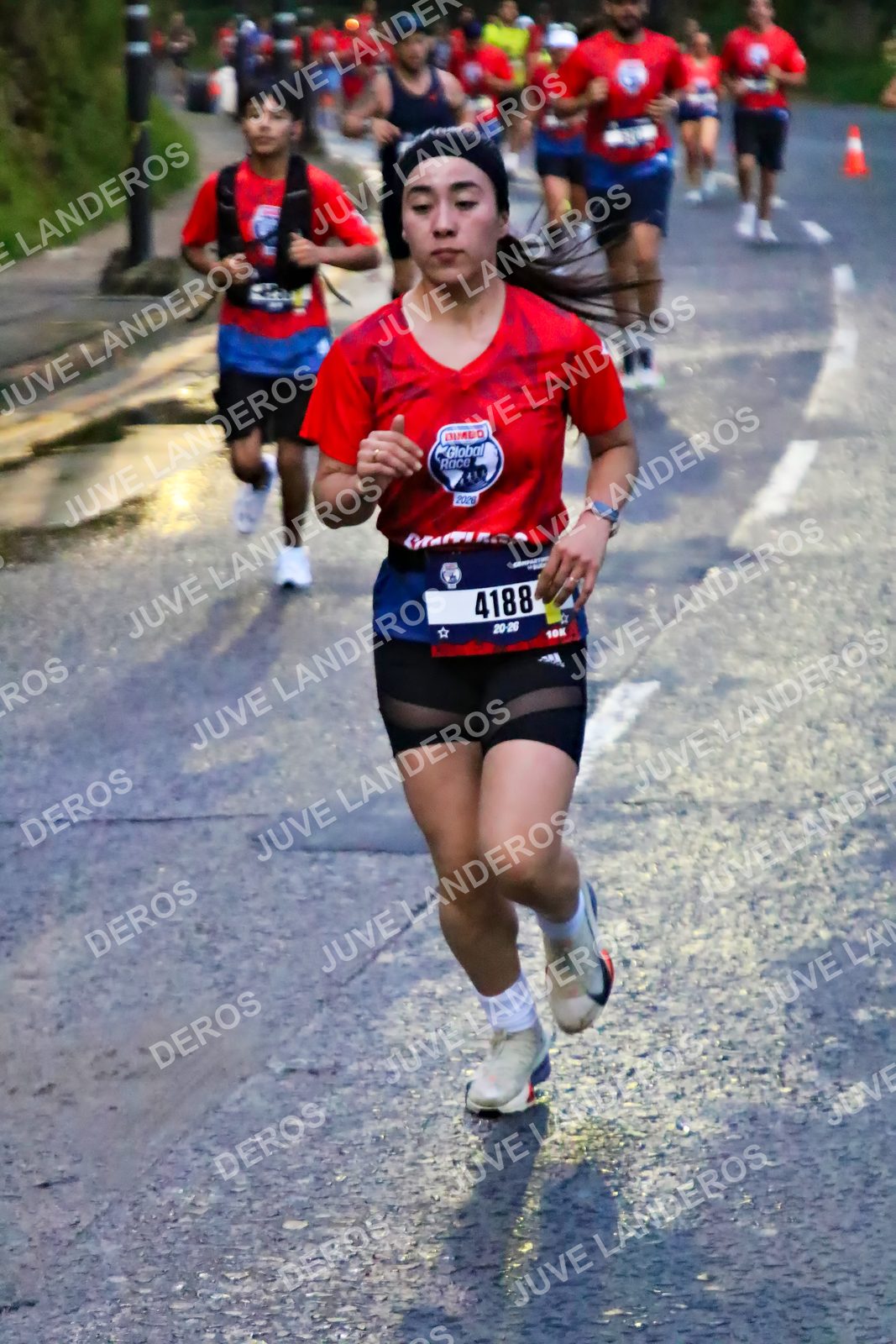 Foto de la CARRERA BIMBO GLOBAL RACE GUADALAJARA en Centro Comercial Andares, Blvd. Puerta de Hierro 4965, Zapopan a las 06:38 · dorsal 4188