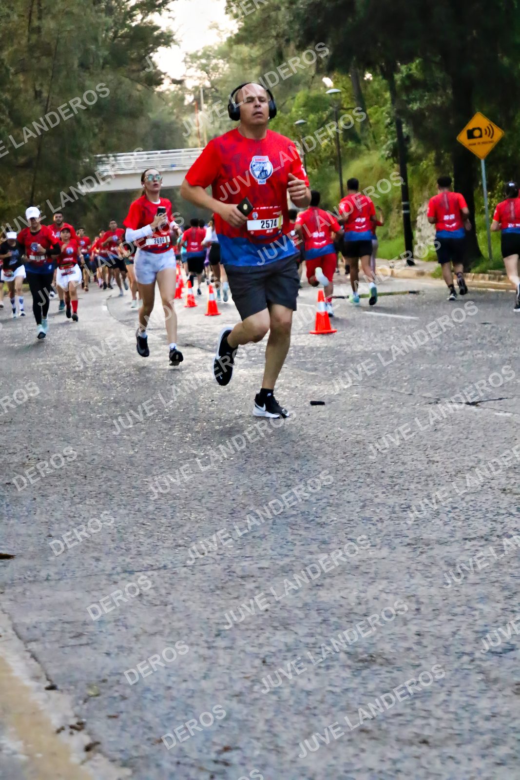 Foto de la CARRERA BIMBO GLOBAL RACE GUADALAJARA en Centro Comercial Andares, Blvd. Puerta de Hierro 4965, Zapopan a las 04:59 · dorsal 2574, 2600