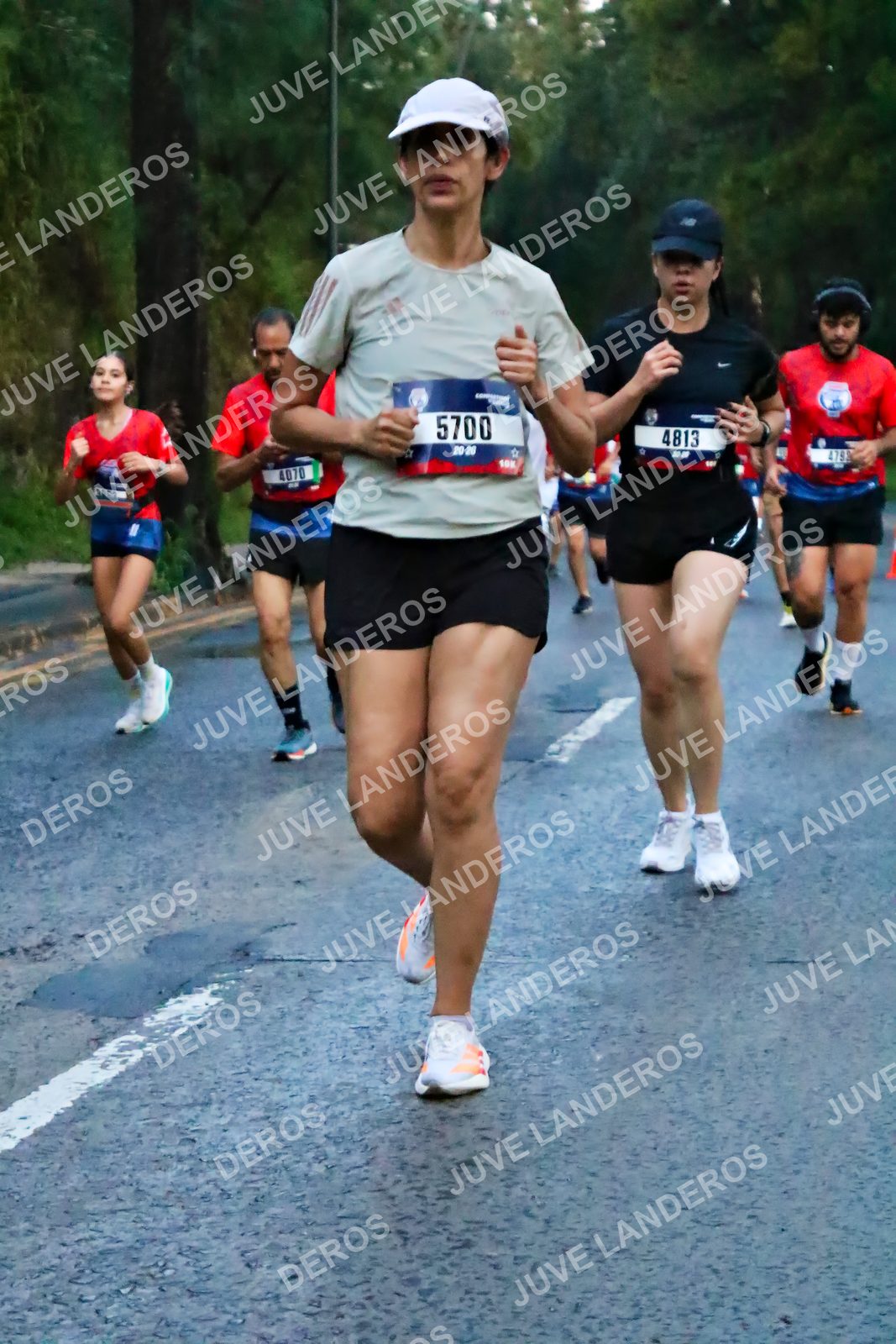 Foto de la CARRERA BIMBO GLOBAL RACE GUADALAJARA en Centro Comercial Andares, Blvd. Puerta de Hierro 4965, Zapopan a las 06:39 · dorsal 5700, 4813, 4070