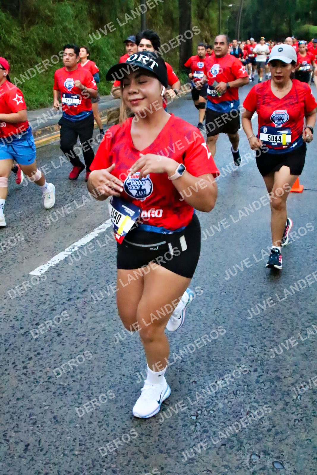 Foto de la CARRERA BIMBO GLOBAL RACE GUADALAJARA en Centro Comercial Andares, Blvd. Puerta de Hierro 4965, Zapopan a las 04:48 · dorsal 5044, 4821, 4265, 4480