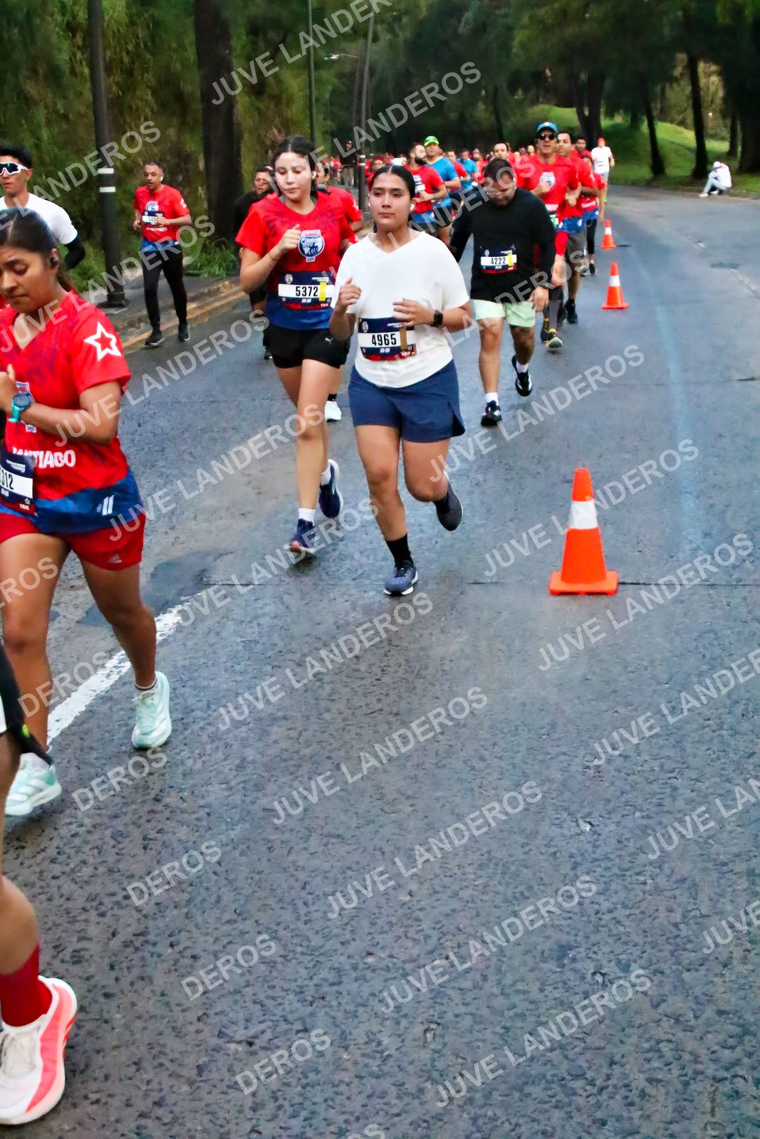Foto de la CARRERA BIMBO GLOBAL RACE GUADALAJARA en Centro Comercial Andares, Blvd. Puerta de Hierro 4965, Zapopan a las 06:42 · dorsal 4965, 5372, 4222