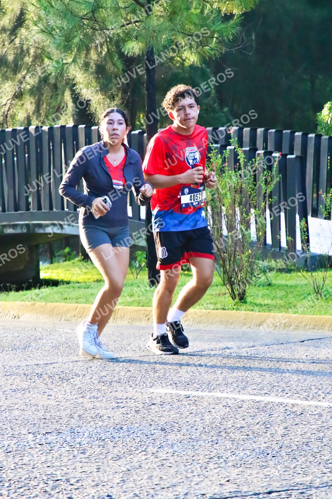 Foto de la CARRERA BIMBO GLOBAL RACE GUADALAJARA en Centro Comercial Andares, Blvd. Puerta de Hierro 4965, Zapopan a las 07:33 · dorsal 4057