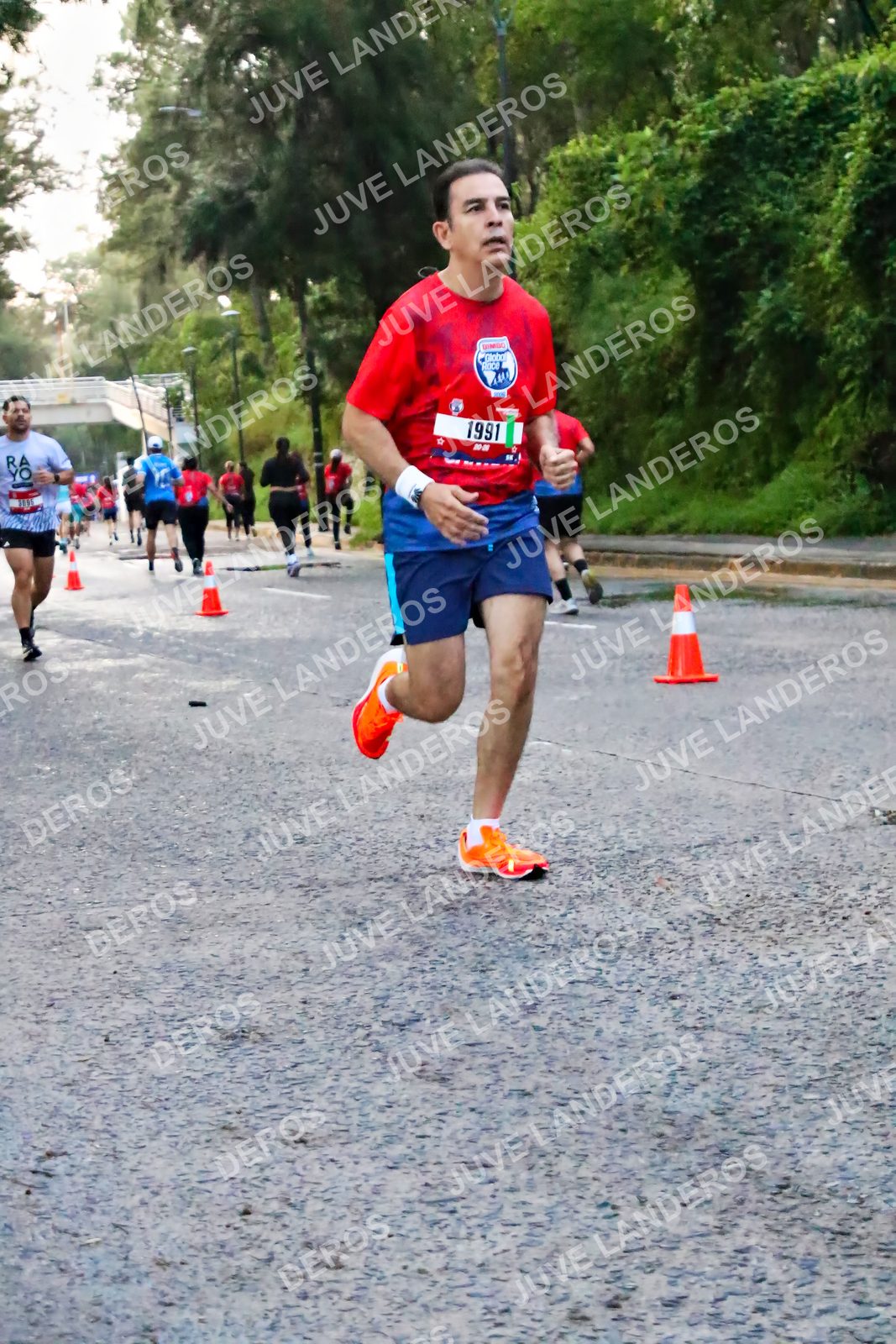 Foto de la CARRERA BIMBO GLOBAL RACE GUADALAJARA en Centro Comercial Andares, Blvd. Puerta de Hierro 4965, Zapopan a las 04:56 · dorsal 1991