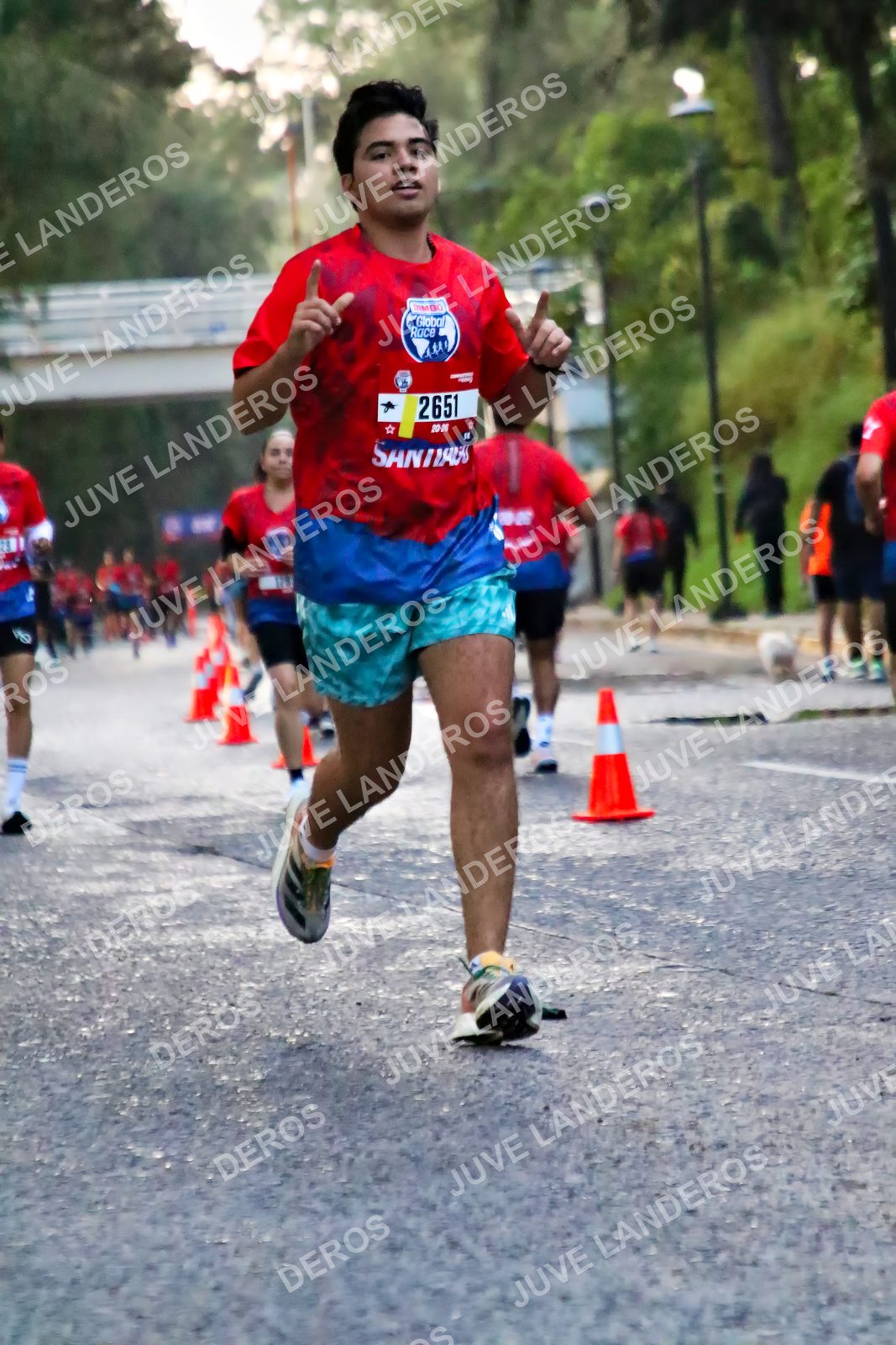 Foto de la CARRERA BIMBO GLOBAL RACE GUADALAJARA en Centro Comercial Andares, Blvd. Puerta de Hierro 4965, Zapopan a las 04:58 · dorsal 2651