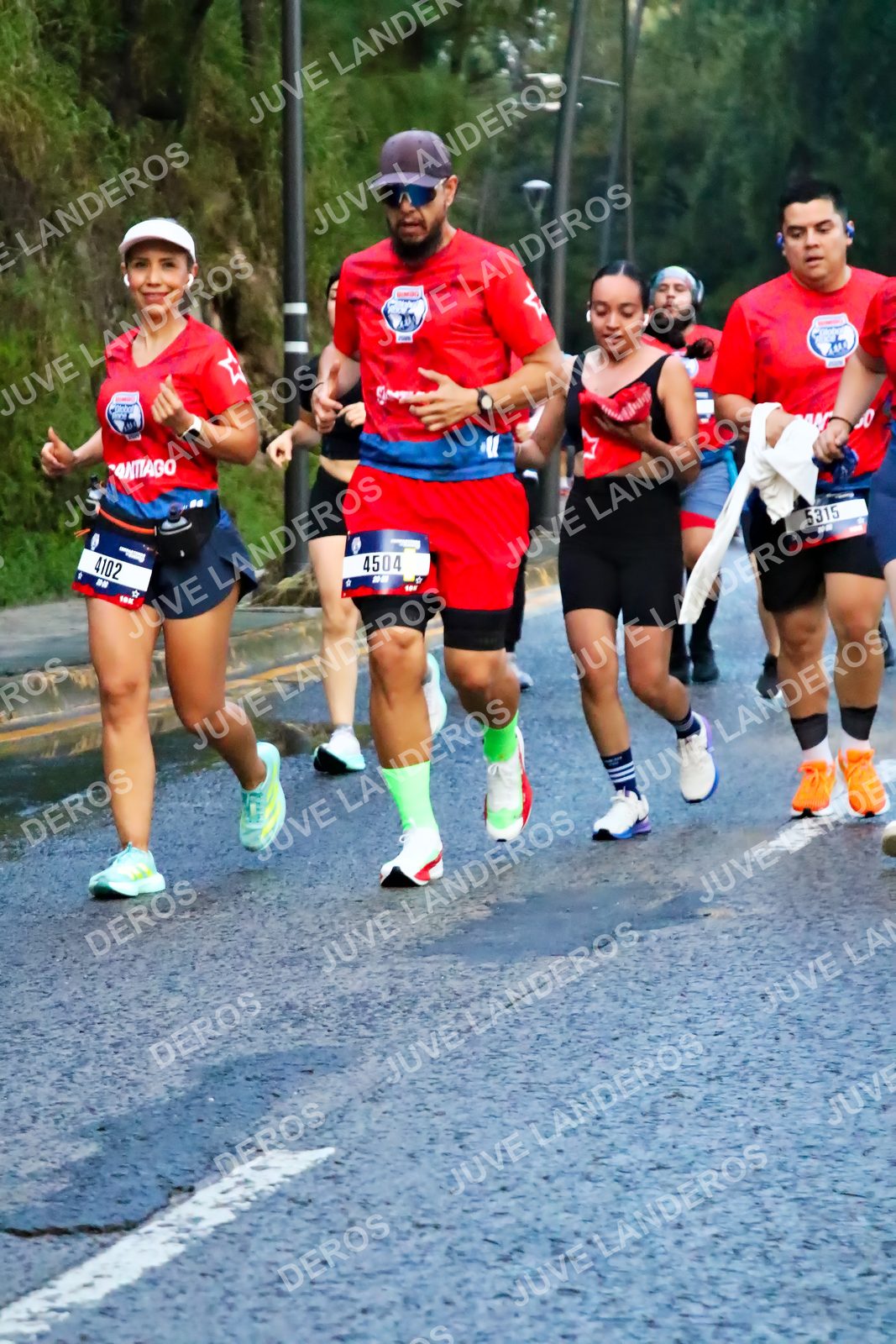 Foto de la CARRERA BIMBO GLOBAL RACE GUADALAJARA en Centro Comercial Andares, Blvd. Puerta de Hierro 4965, Zapopan a las 04:51 · dorsal 4102, 4504, 5315