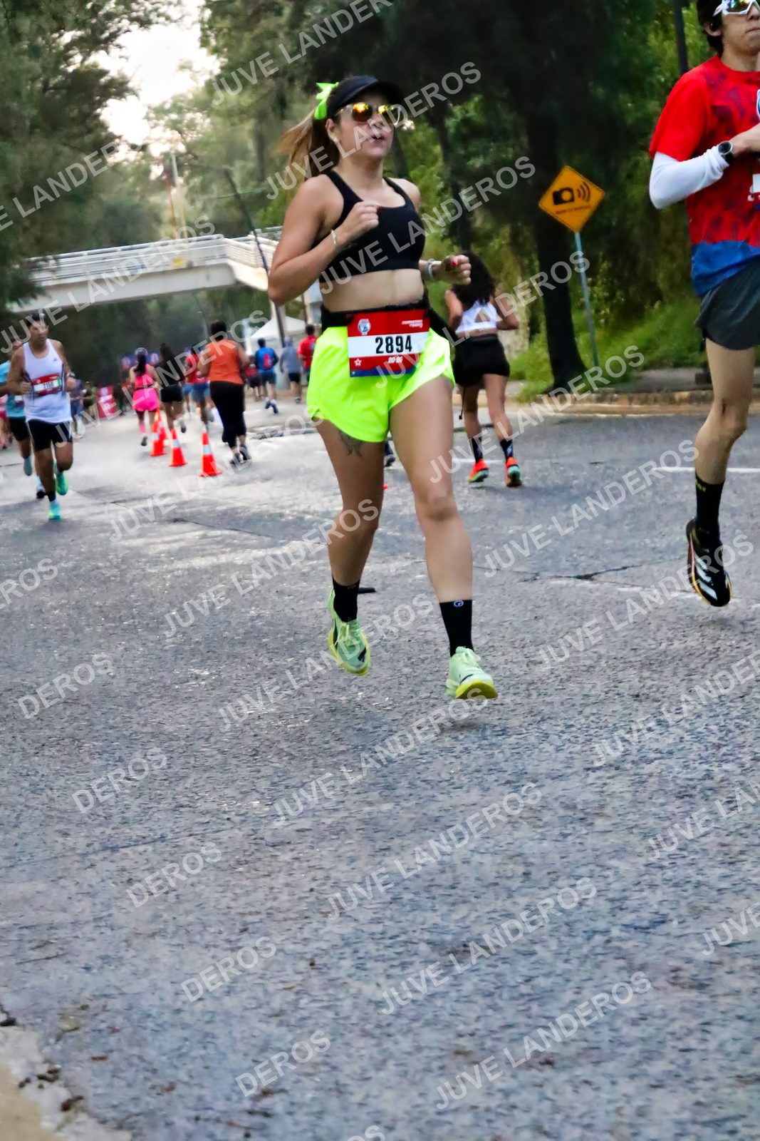 Foto de la CARRERA BIMBO GLOBAL RACE GUADALAJARA en Centro Comercial Andares, Blvd. Puerta de Hierro 4965, Zapopan a las 04:56 · dorsal 2894