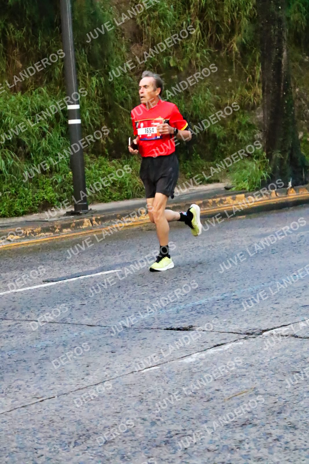 Foto de la CARRERA BIMBO GLOBAL RACE GUADALAJARA en Centro Comercial Andares, Blvd. Puerta de Hierro 4965, Zapopan a las 04:55 · dorsal 1654