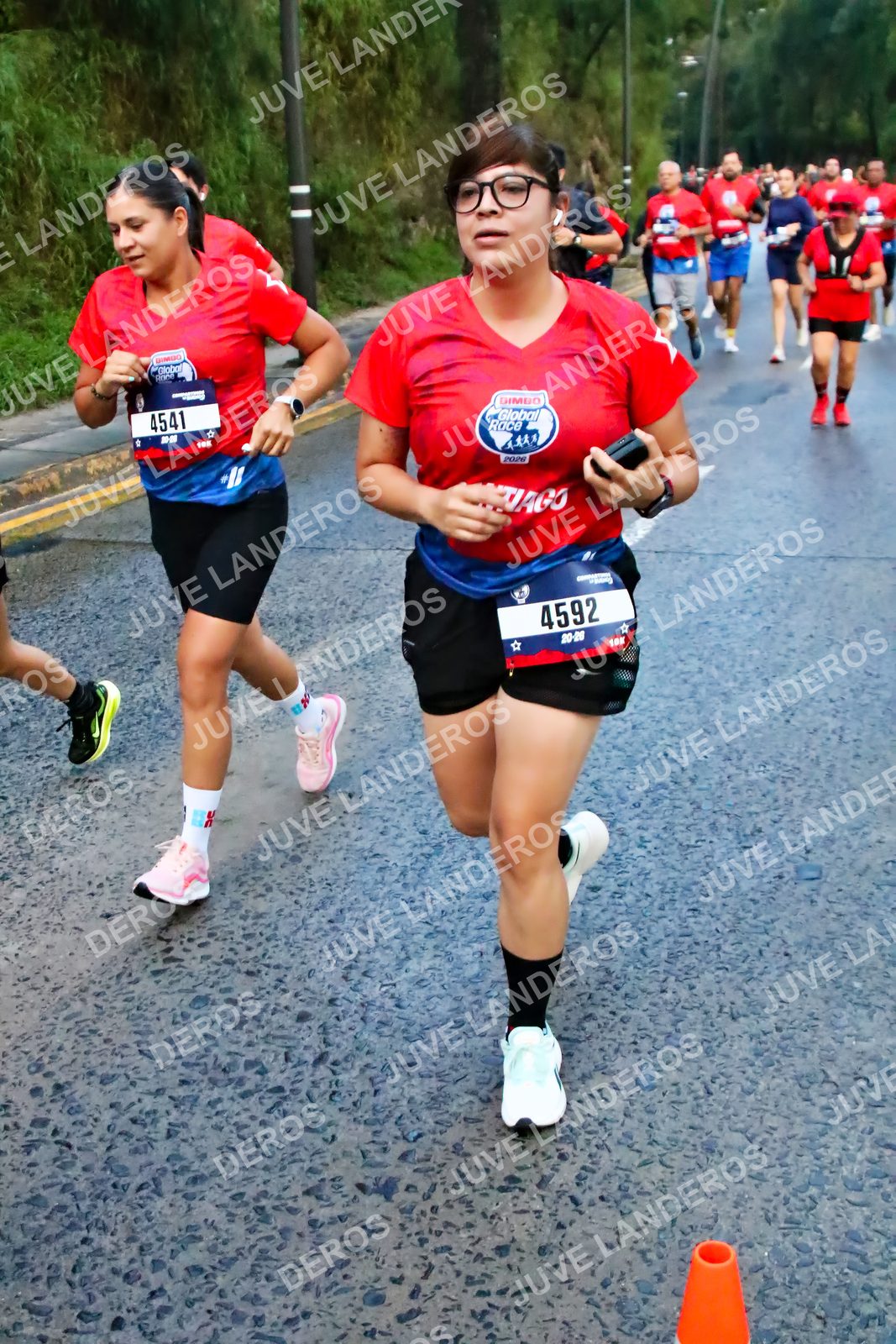 Foto de la CARRERA BIMBO GLOBAL RACE GUADALAJARA en Centro Comercial Andares, Blvd. Puerta de Hierro 4965, Zapopan a las 04:51 · dorsal 4592, 4541