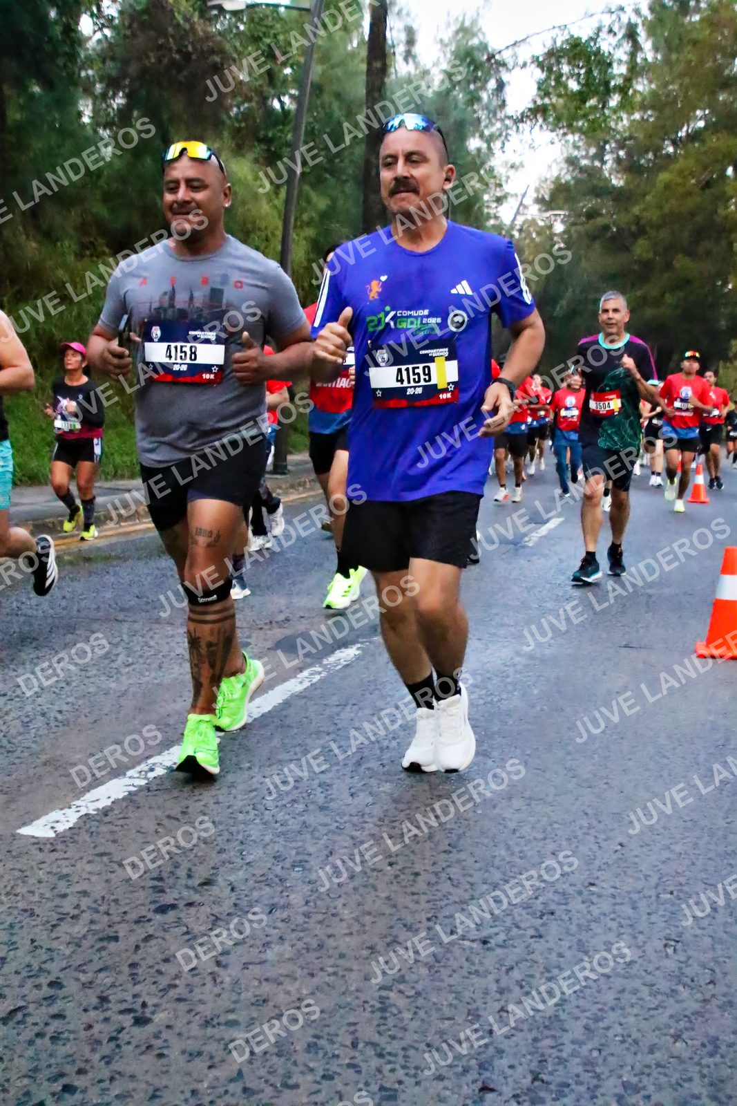 Foto de la CARRERA BIMBO GLOBAL RACE GUADALAJARA en Centro Comercial Andares, Blvd. Puerta de Hierro 4965, Zapopan a las 06:41 · dorsal 4159, 4158, 3504