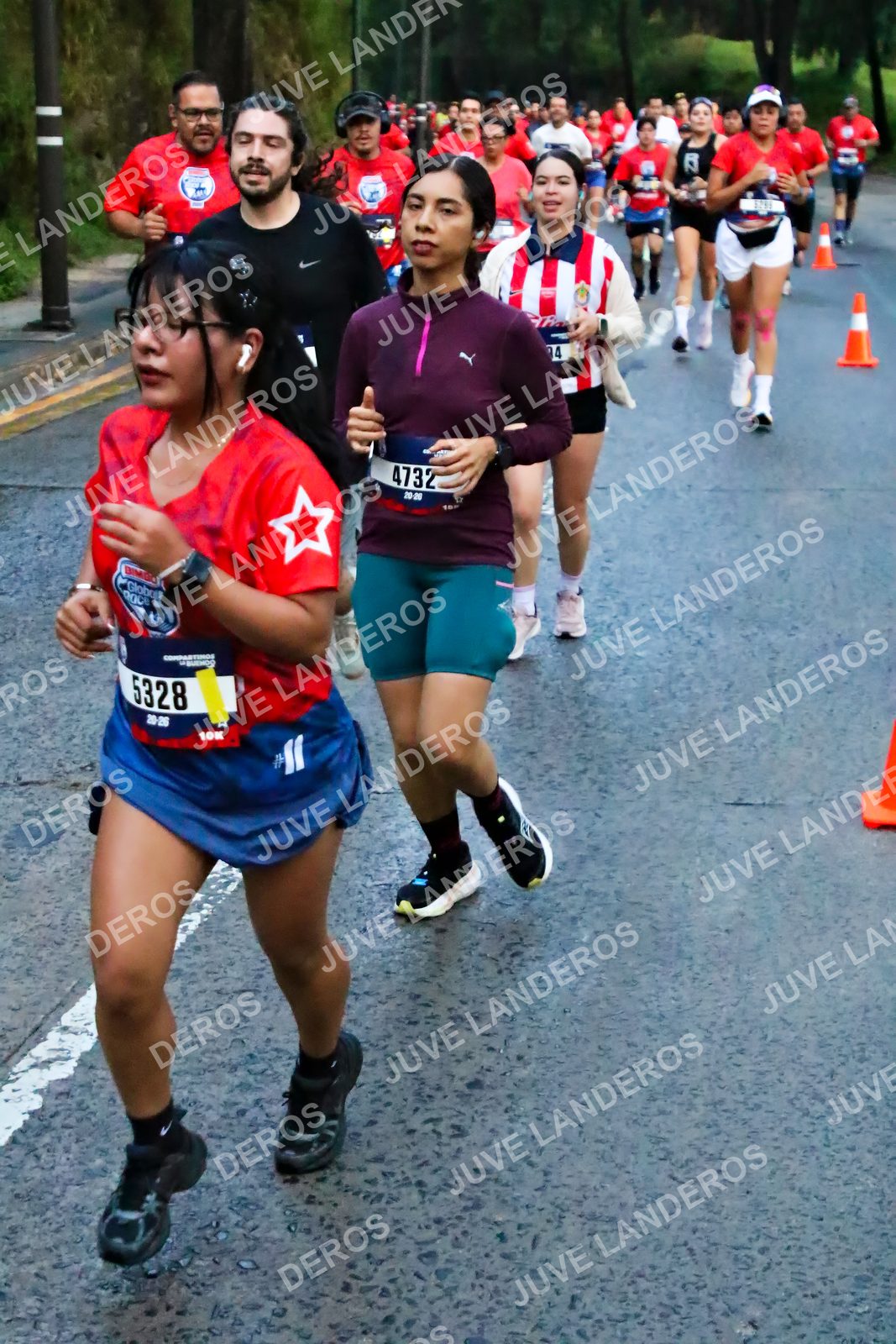 Foto de la CARRERA BIMBO GLOBAL RACE GUADALAJARA en Centro Comercial Andares, Blvd. Puerta de Hierro 4965, Zapopan a las 06:41 · dorsal 5328, 4732