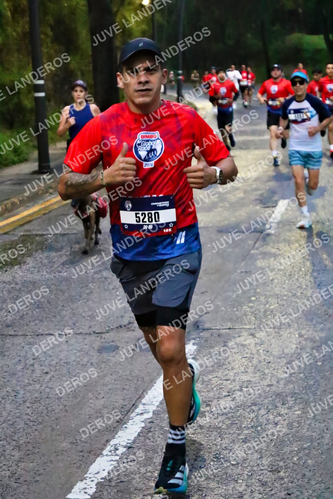 Foto de la CARRERA BIMBO GLOBAL RACE GUADALAJARA en Centro Comercial Andares, Blvd. Puerta de Hierro 4965, Zapopan a las 06:37 · dorsal 5280