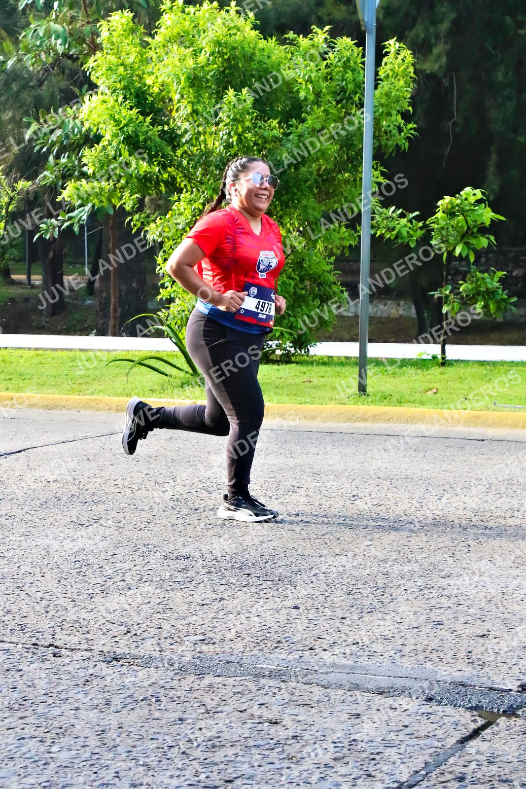 Foto de la CARRERA BIMBO GLOBAL RACE GUADALAJARA en Centro Comercial Andares, Blvd. Puerta de Hierro 4965, Zapopan a las 07:49 · dorsal 4978