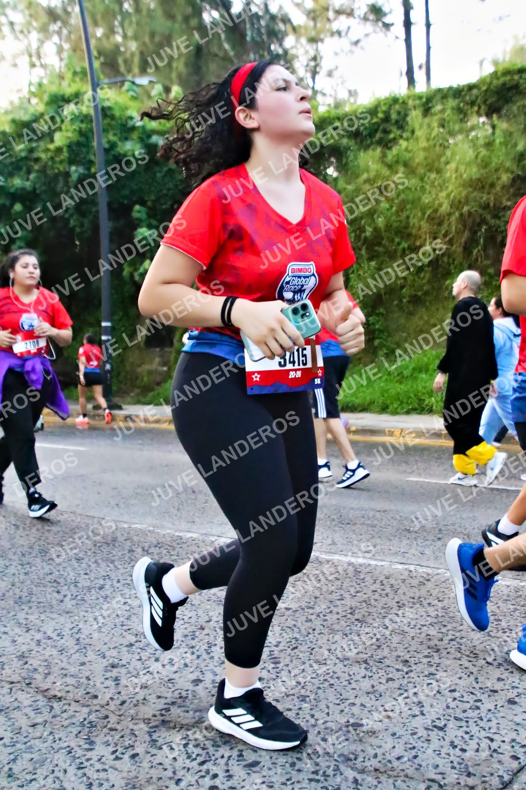 Foto de la CARRERA BIMBO GLOBAL RACE GUADALAJARA en Centro Comercial Andares, Blvd. Puerta de Hierro 4965, Zapopan a las 07:02 · dorsal 3415, 2708