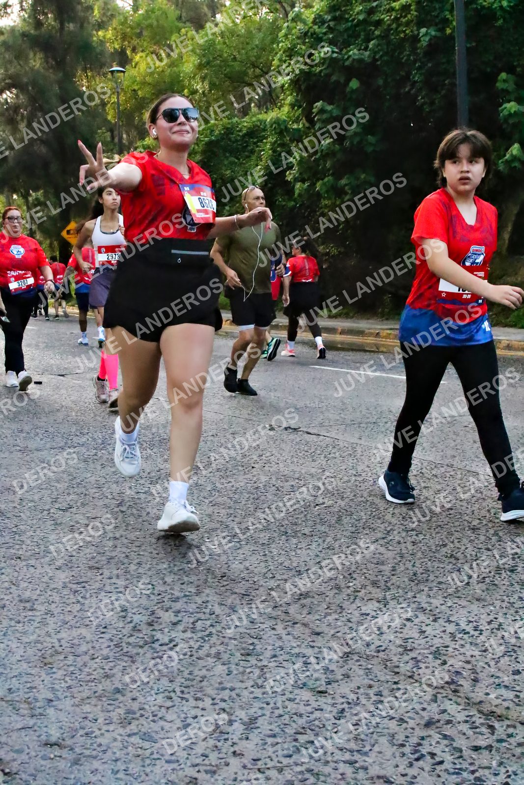 Foto de la CARRERA BIMBO GLOBAL RACE GUADALAJARA en Centro Comercial Andares, Blvd. Puerta de Hierro 4965, Zapopan a las 07:06 · dorsal 2973, 3207