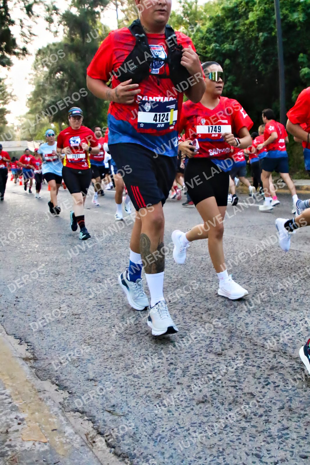 Foto de la CARRERA BIMBO GLOBAL RACE GUADALAJARA en Centro Comercial Andares, Blvd. Puerta de Hierro 4965, Zapopan a las 06:56 · dorsal 4124, 1749, 2931