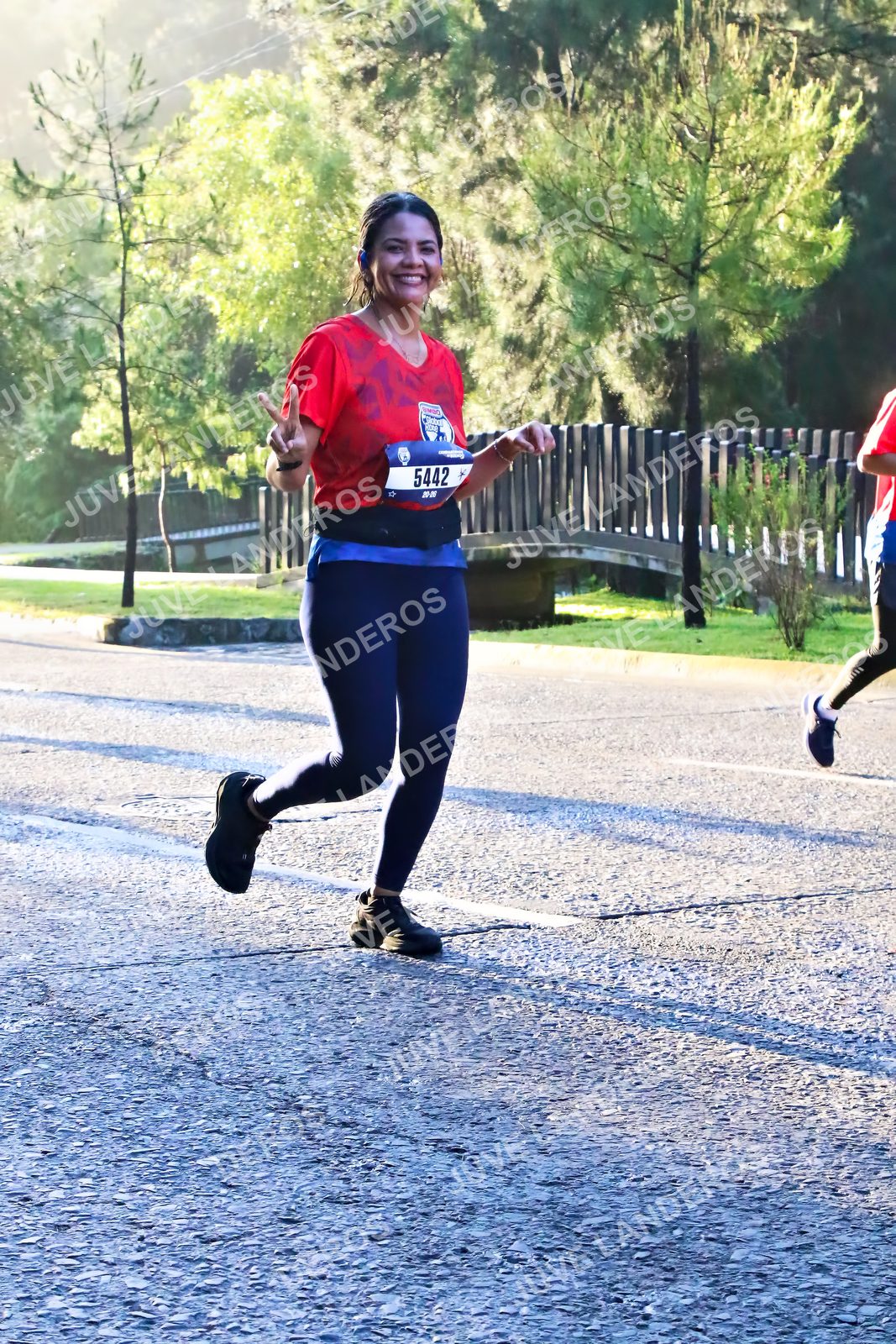 Foto de la CARRERA BIMBO GLOBAL RACE GUADALAJARA en Centro Comercial Andares, Blvd. Puerta de Hierro 4965, Zapopan a las 07:28 · dorsal 5442