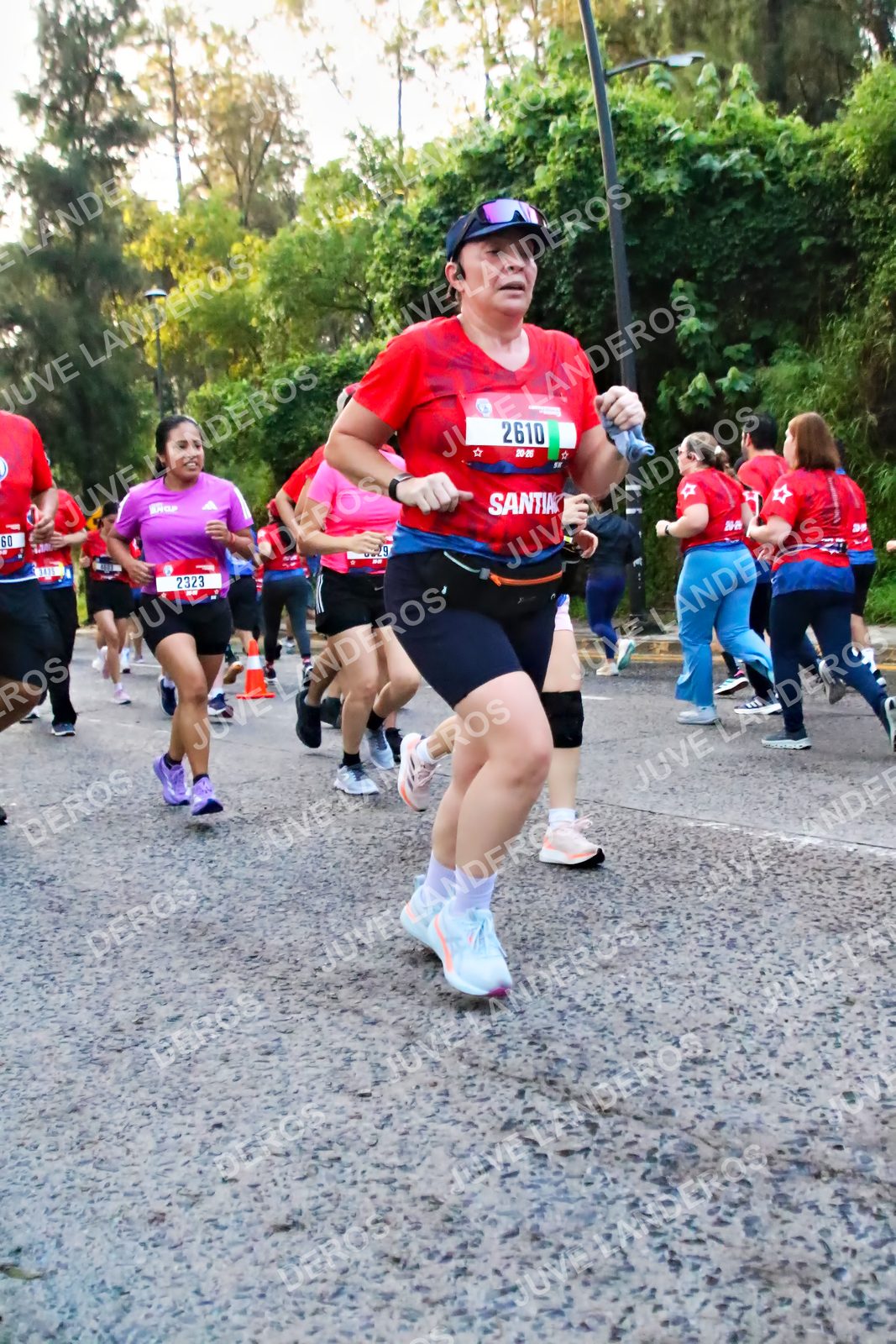 Foto de la CARRERA BIMBO GLOBAL RACE GUADALAJARA en Centro Comercial Andares, Blvd. Puerta de Hierro 4965, Zapopan a las 06:57 · dorsal 2610, 2323, 60