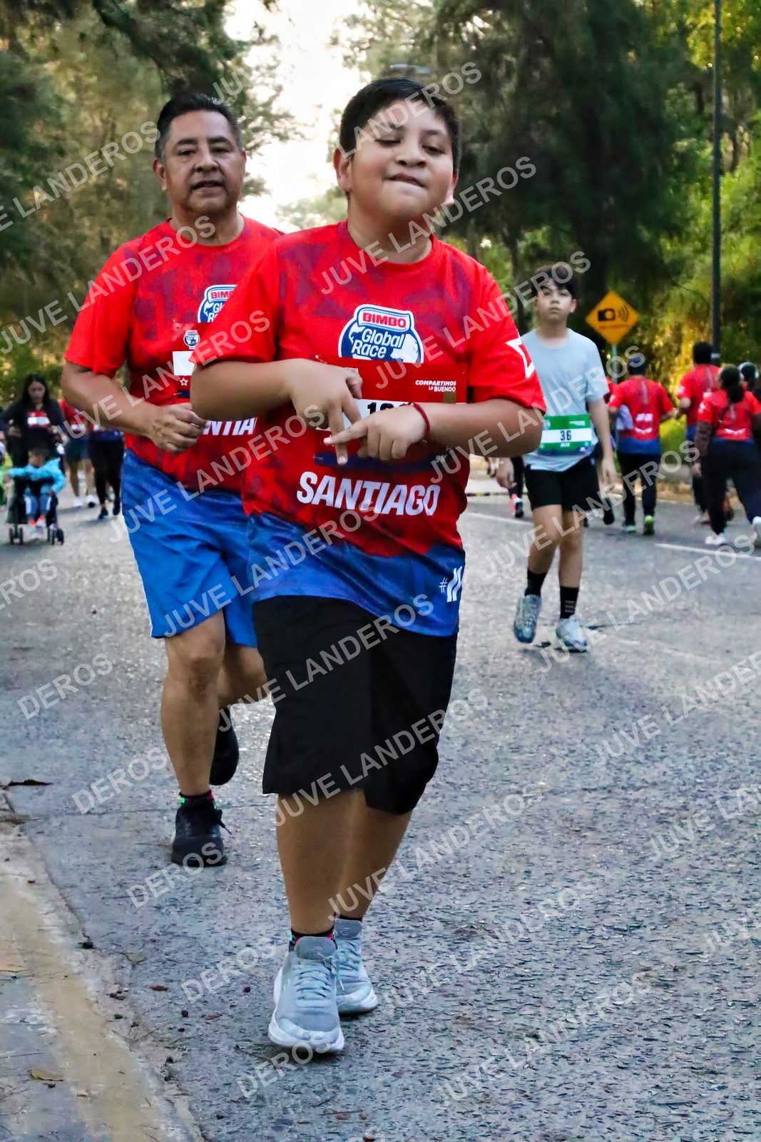 Foto de la CARRERA BIMBO GLOBAL RACE GUADALAJARA en Centro Comercial Andares, Blvd. Puerta de Hierro 4965, Zapopan a las 07:07 · dorsal 36