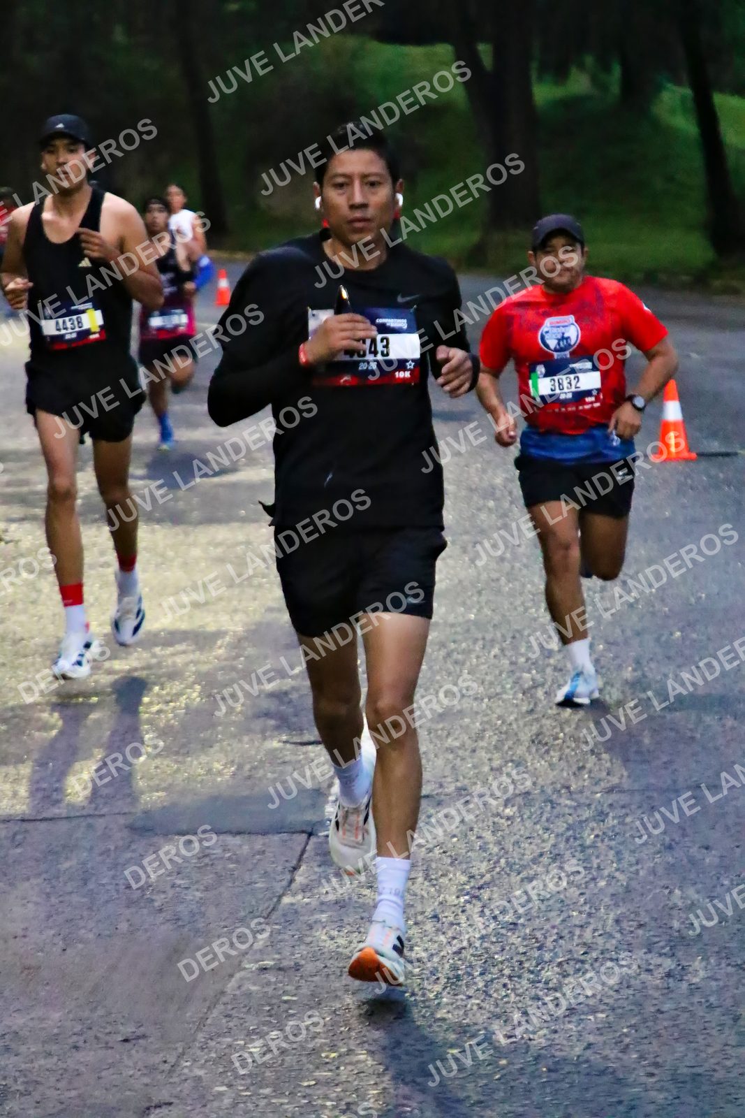 Foto de la CARRERA BIMBO GLOBAL RACE GUADALAJARA en Centro Comercial Andares, Blvd. Puerta de Hierro 4965, Zapopan a las 06:36 · dorsal 3832, 4438